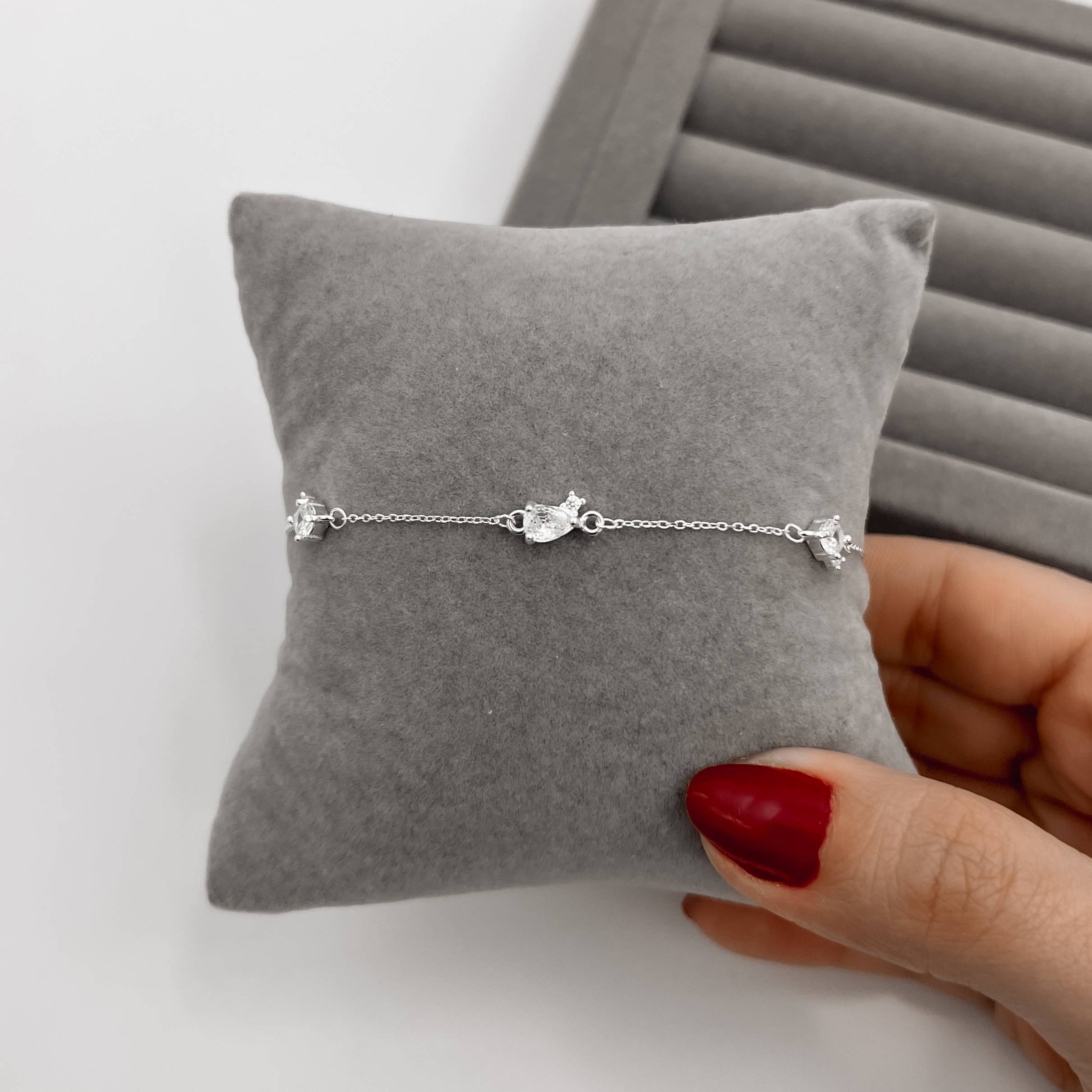 Imagem Secundária Pulseira entremeios zircônias redonda e gota 7mm