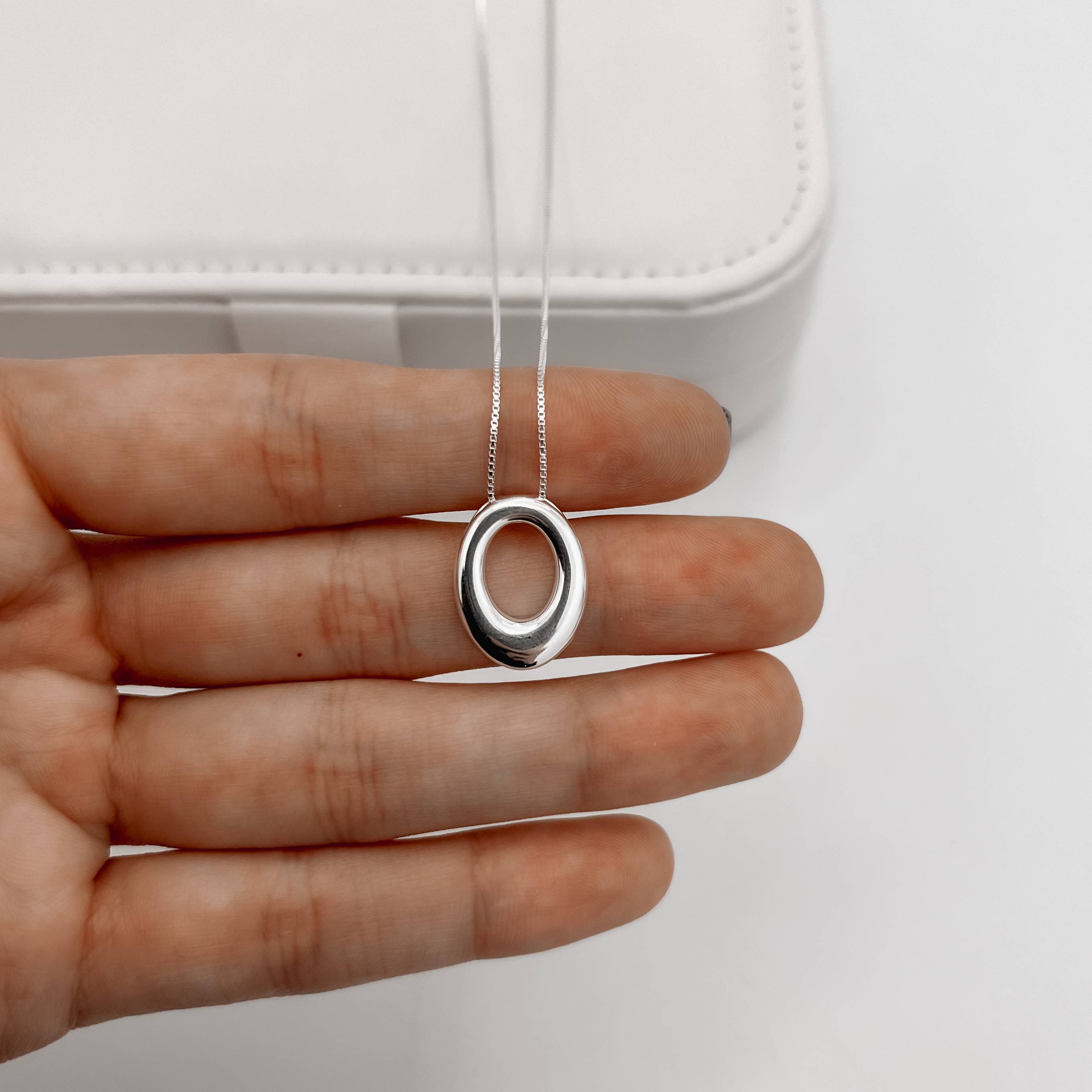 Imagem Secundária Colar oval vazado 18mm 45cm