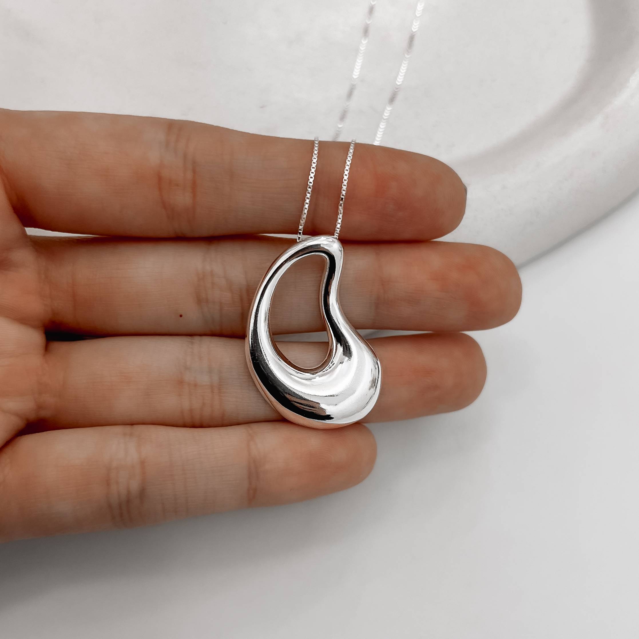 Imagem Secundária Colar oval ondulado vazado 32mm 45cm