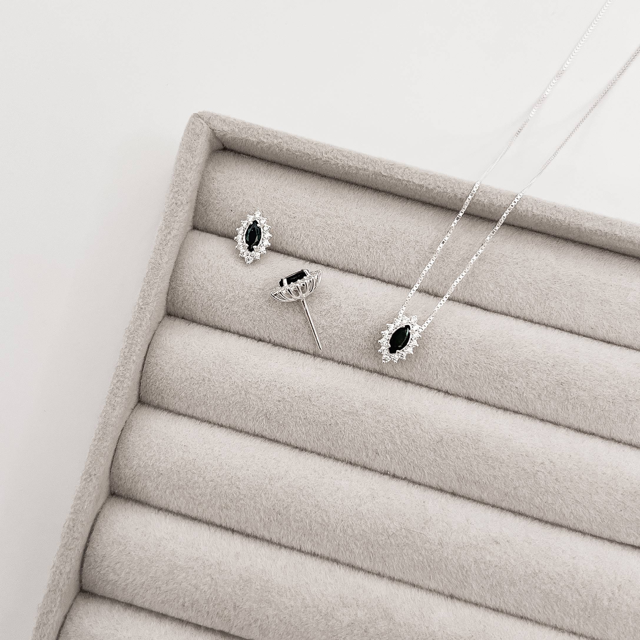 Imagem Secundária Conjunto brinco e colar zircônia navete ônix com cravejado 10mm 45cm