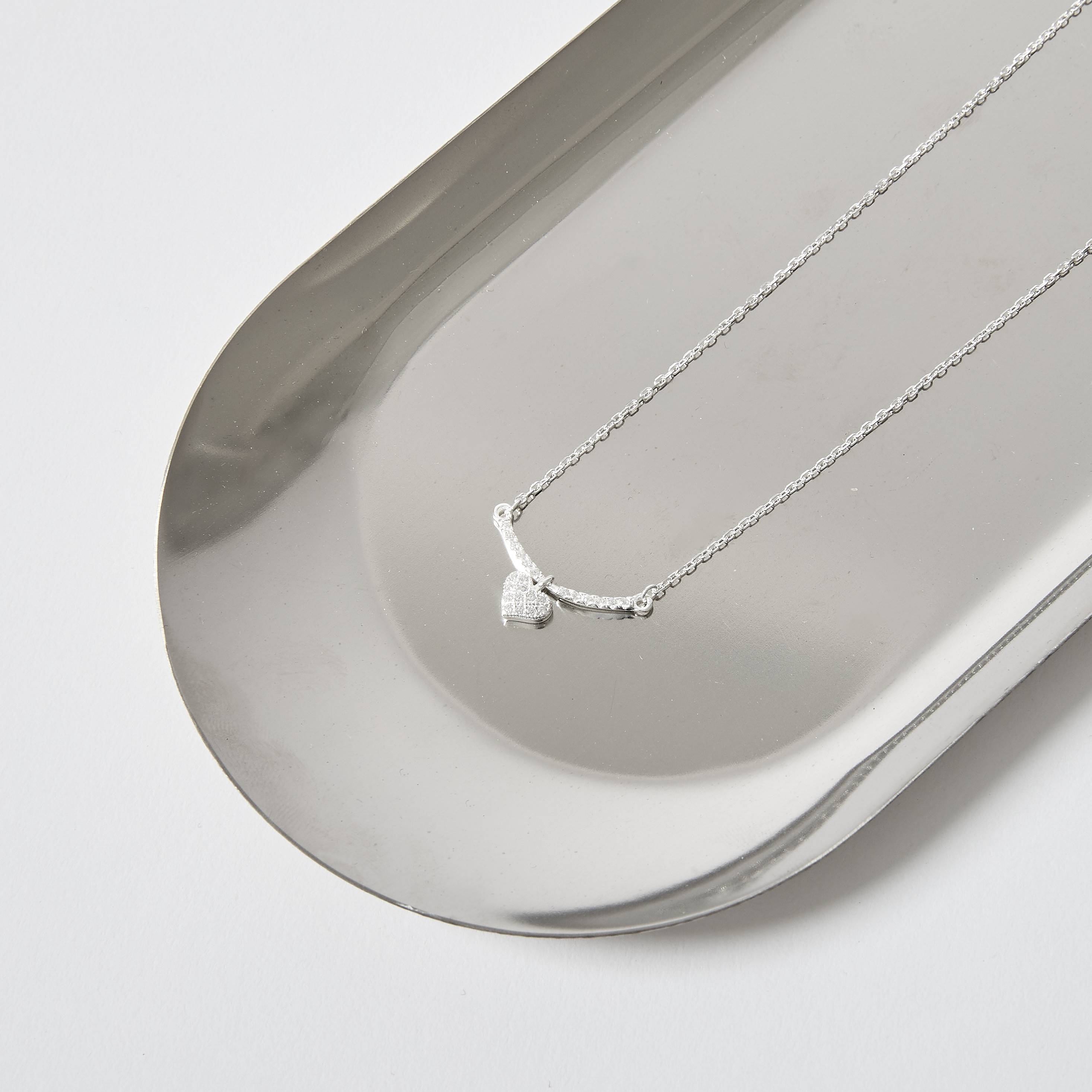 Colar entremeio curva cravejada 17mm pingente coração cravejado 50cm