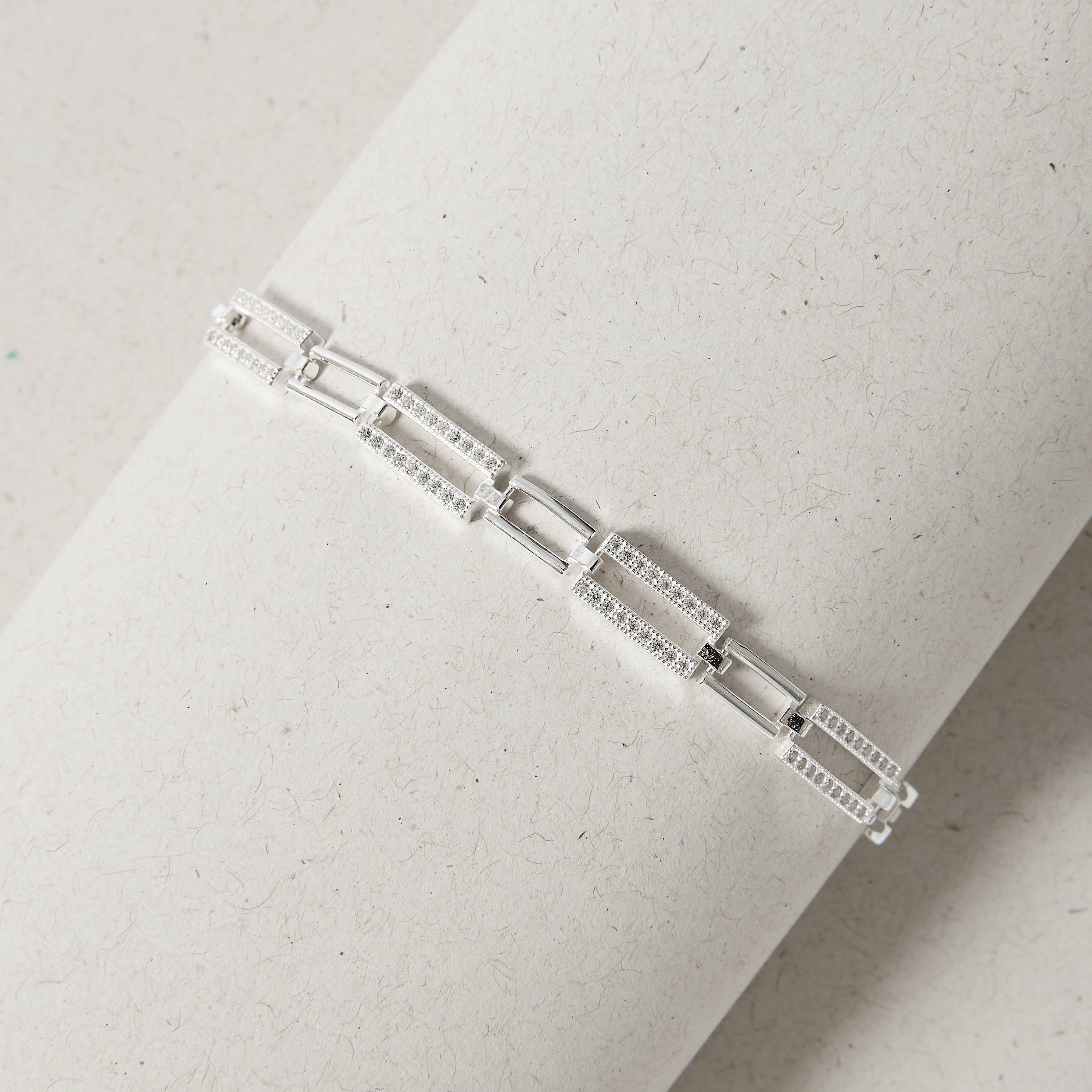 Imagem Pulseira corrente elos lisos e cravejados 6mm 18cm