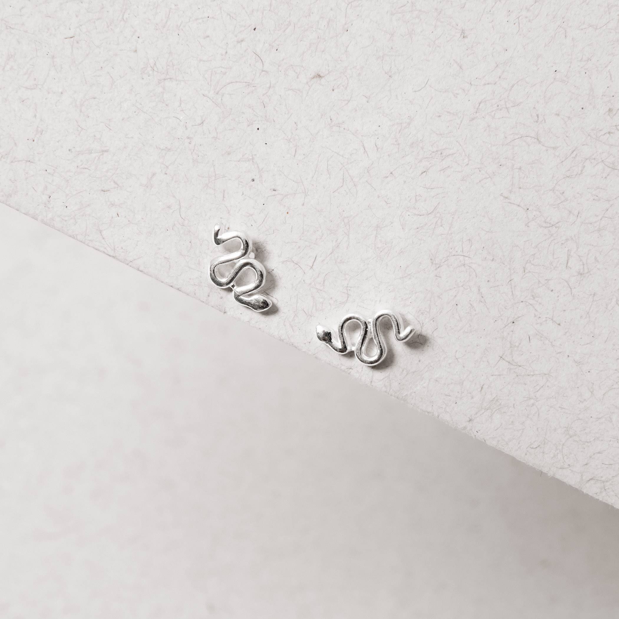 Imagem Brinco infantil cobra 10mm tarraxa baby