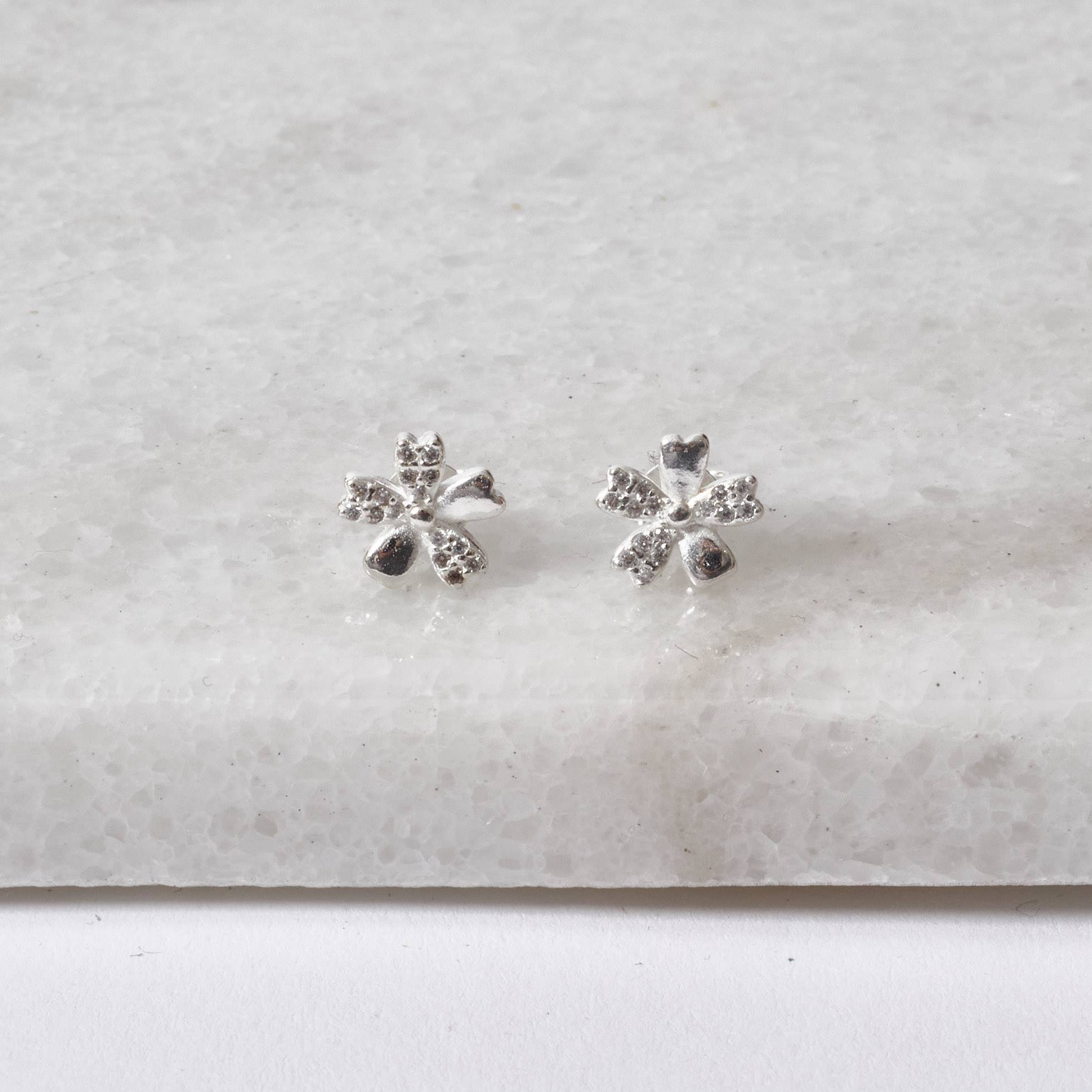 Imagem Brinco flor com cravejado 9mm