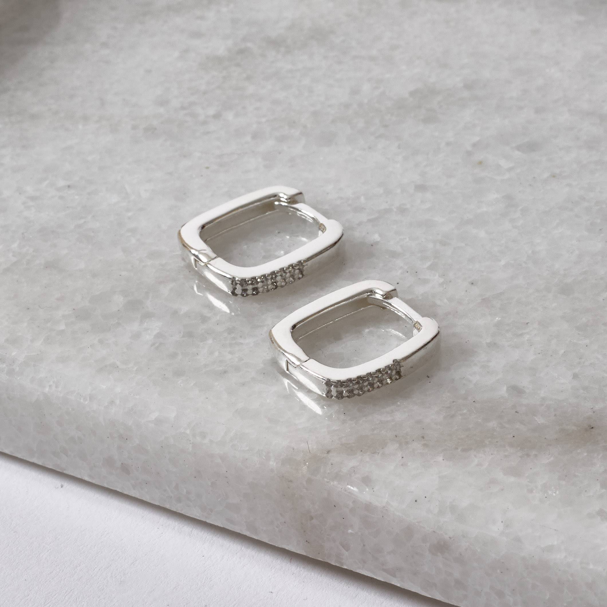 Imagem Secundária Argola click quadrada detalhe cravejado 17mm 