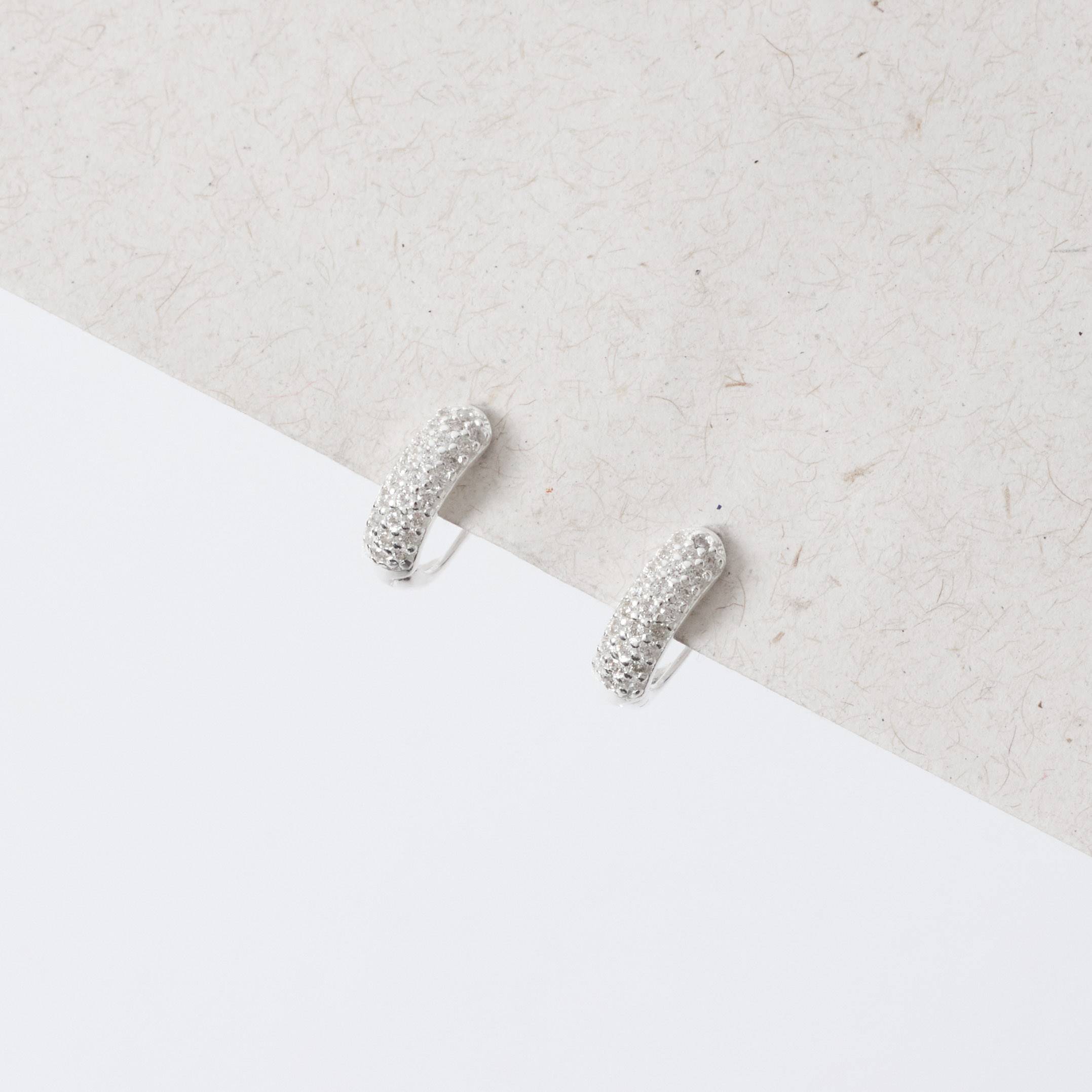 Imagem Argola click 11mm cravejada detalhe geométrico