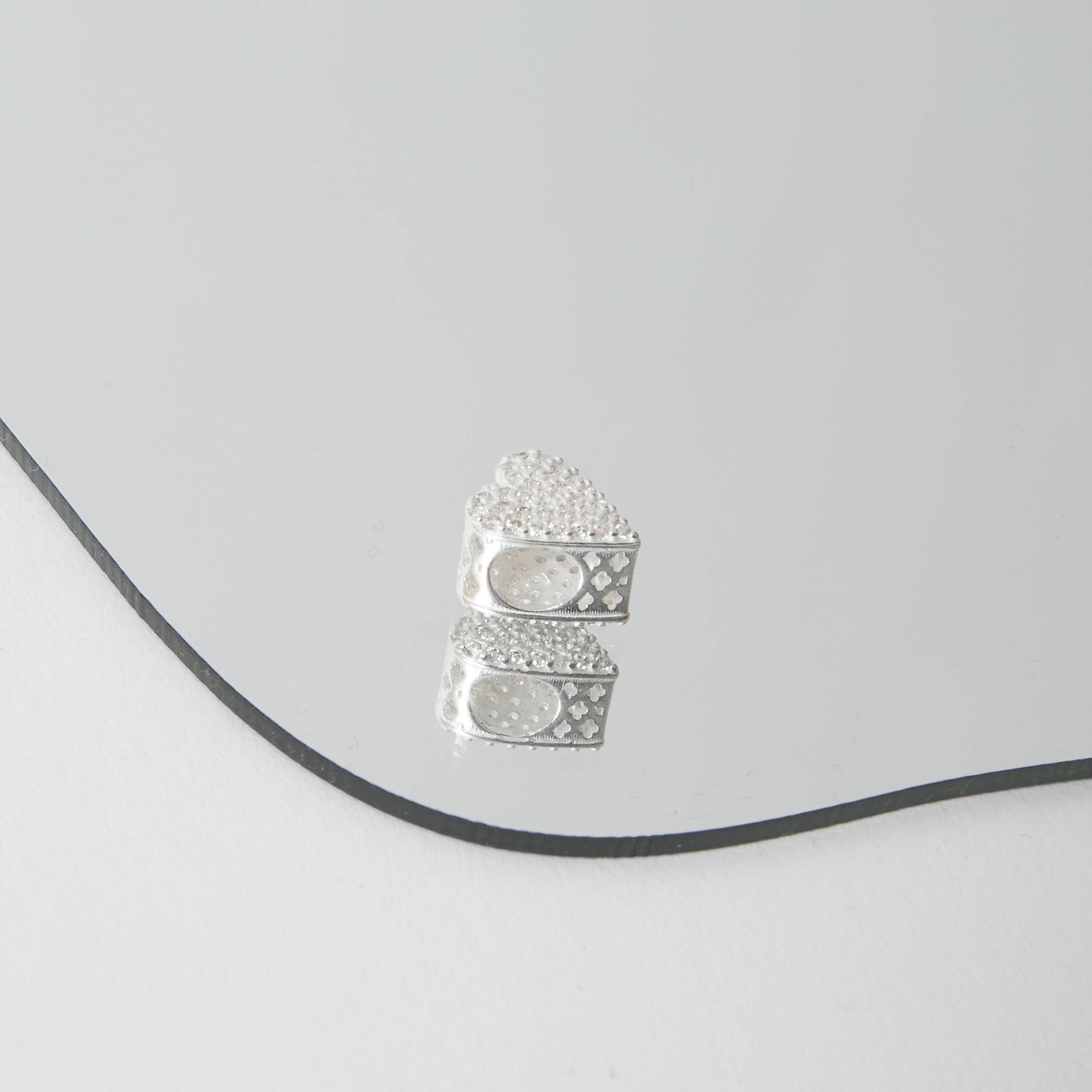 Imagem Secundária Berloque separador coração alongado cravejado cristal 10mm