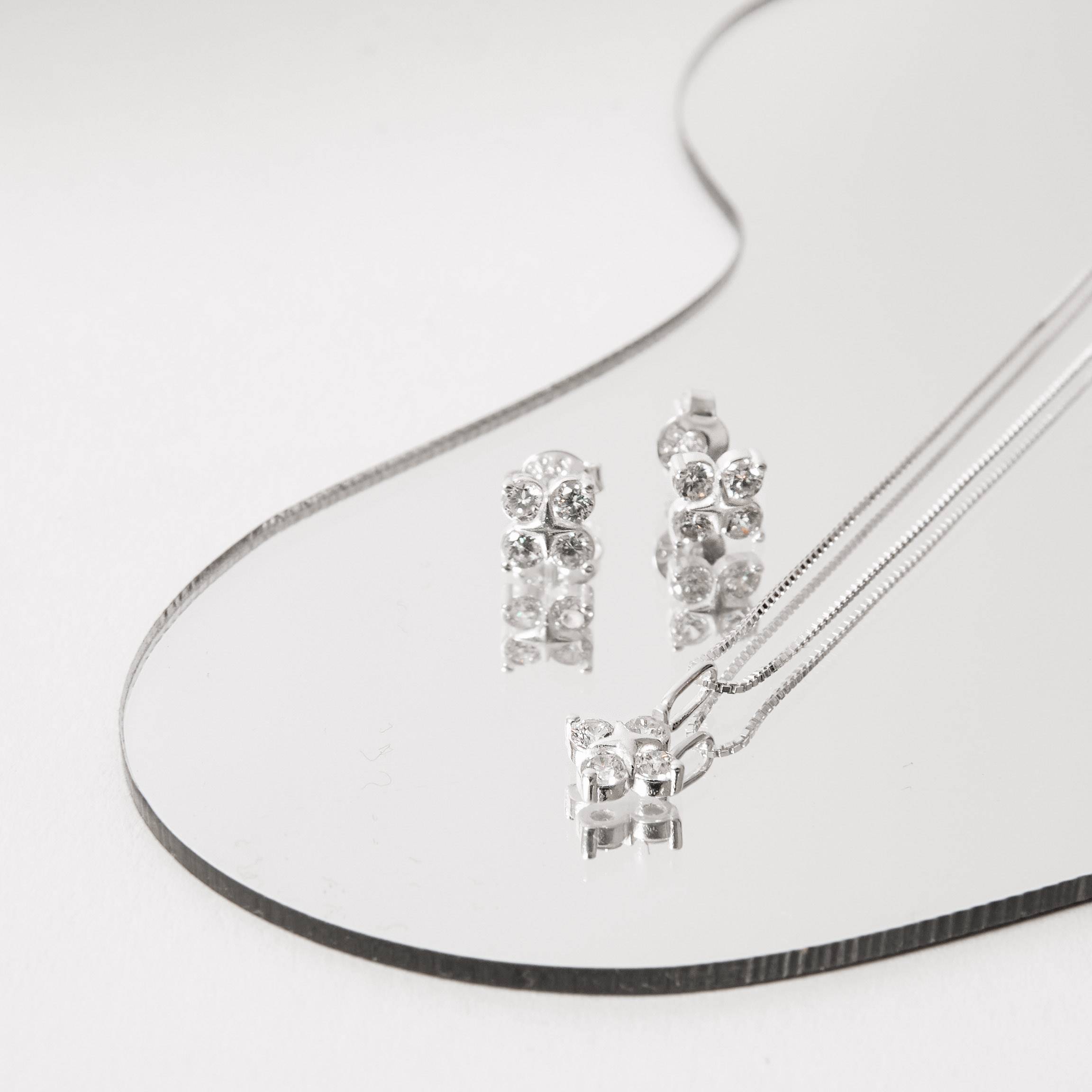 Imagem Conjunto brinco e colar trevo cravejado 8mm 40cm