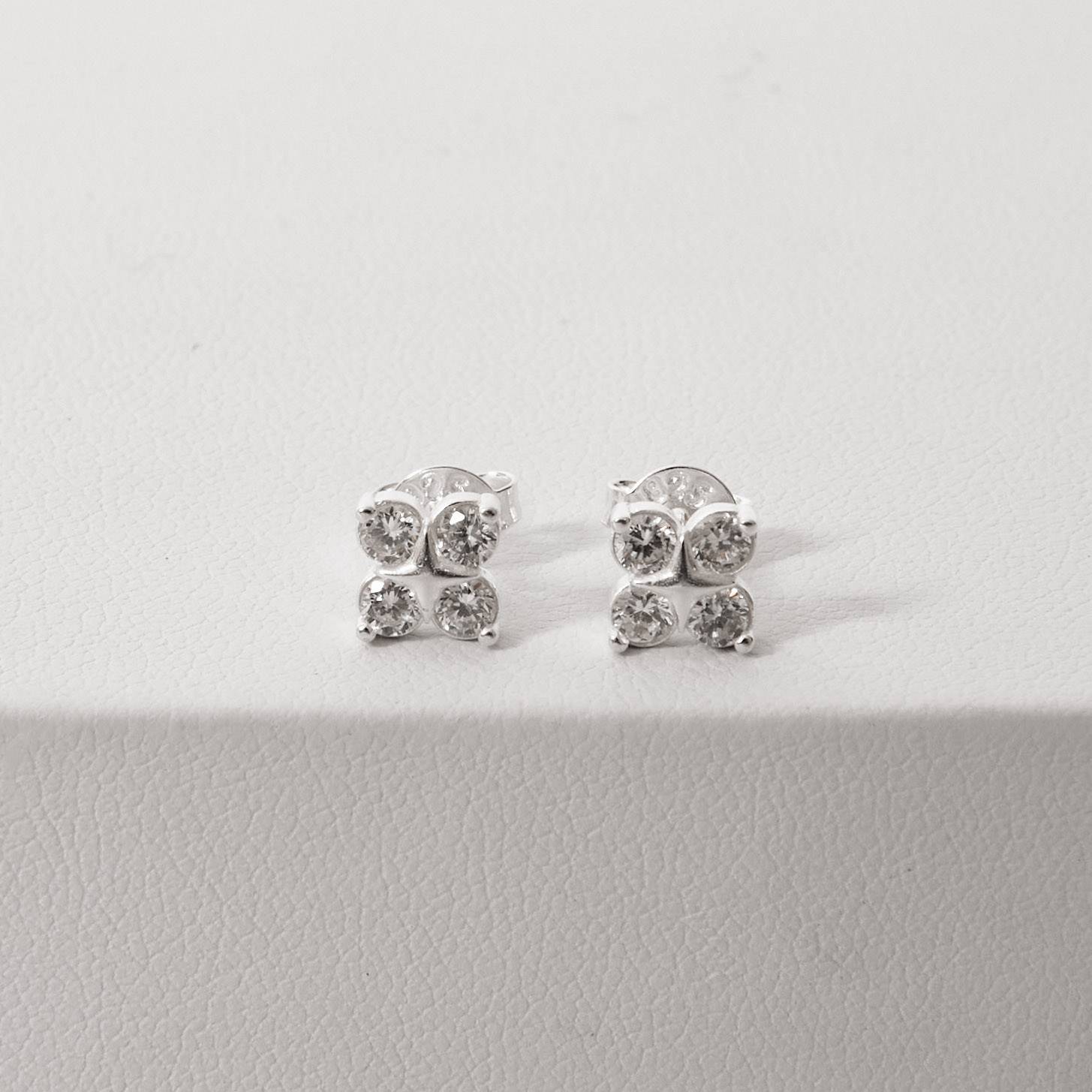 Imagem Secundária Conjunto brinco e colar trevo cravejado 8mm 40cm