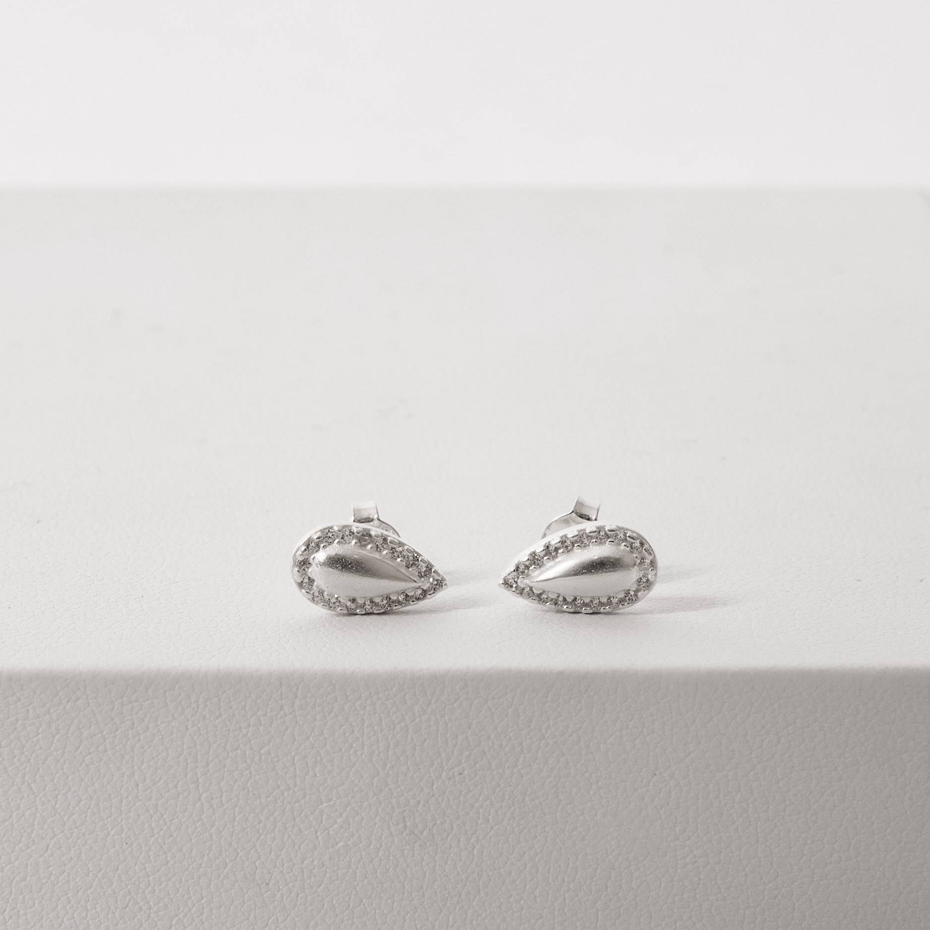 Imagem Secundária Conjunto brinco e colar gota com borda cravejada 11mm 45cm