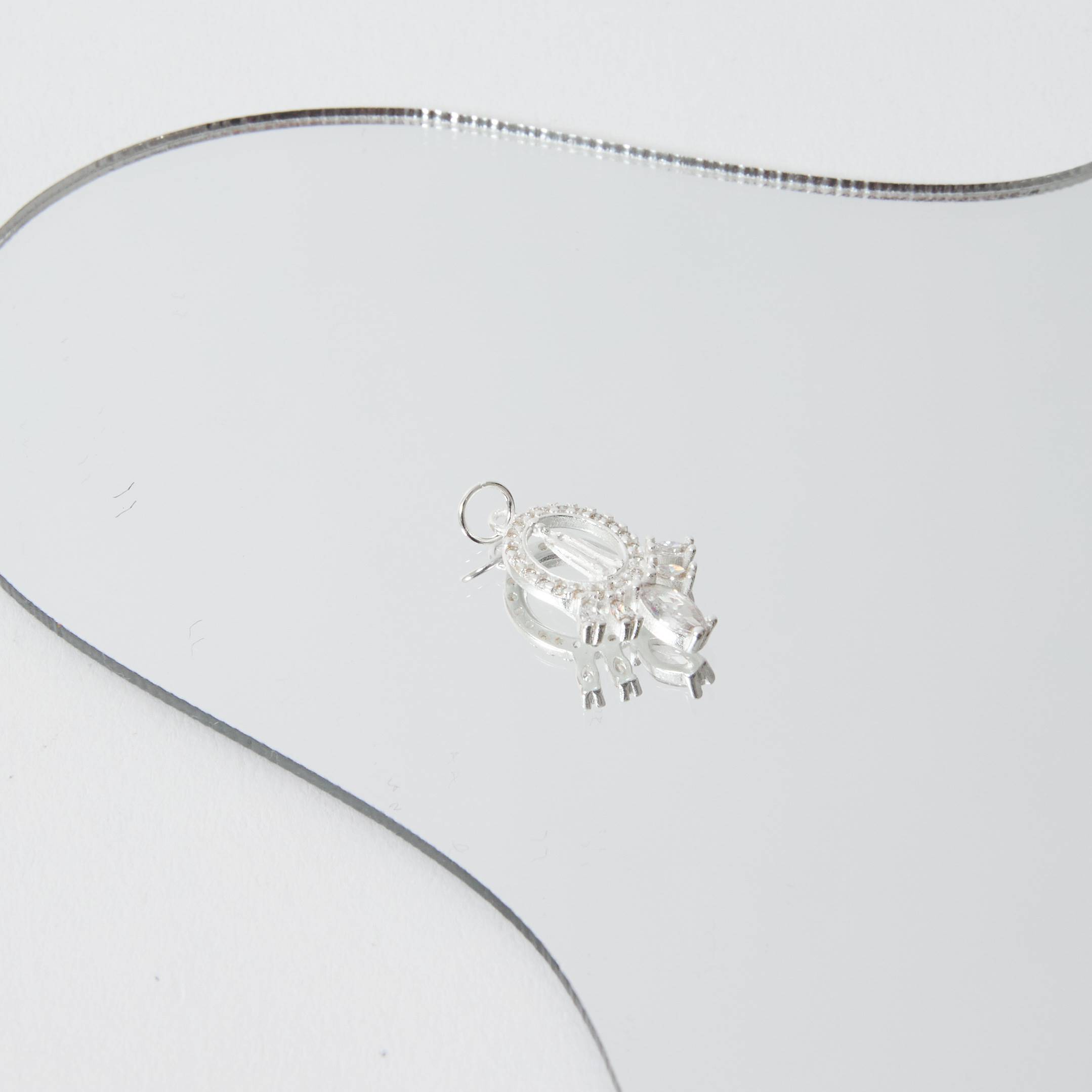 Imagem Secundária Pingente medalha Nsa. Sra. de Fátima com zircônias 17mm