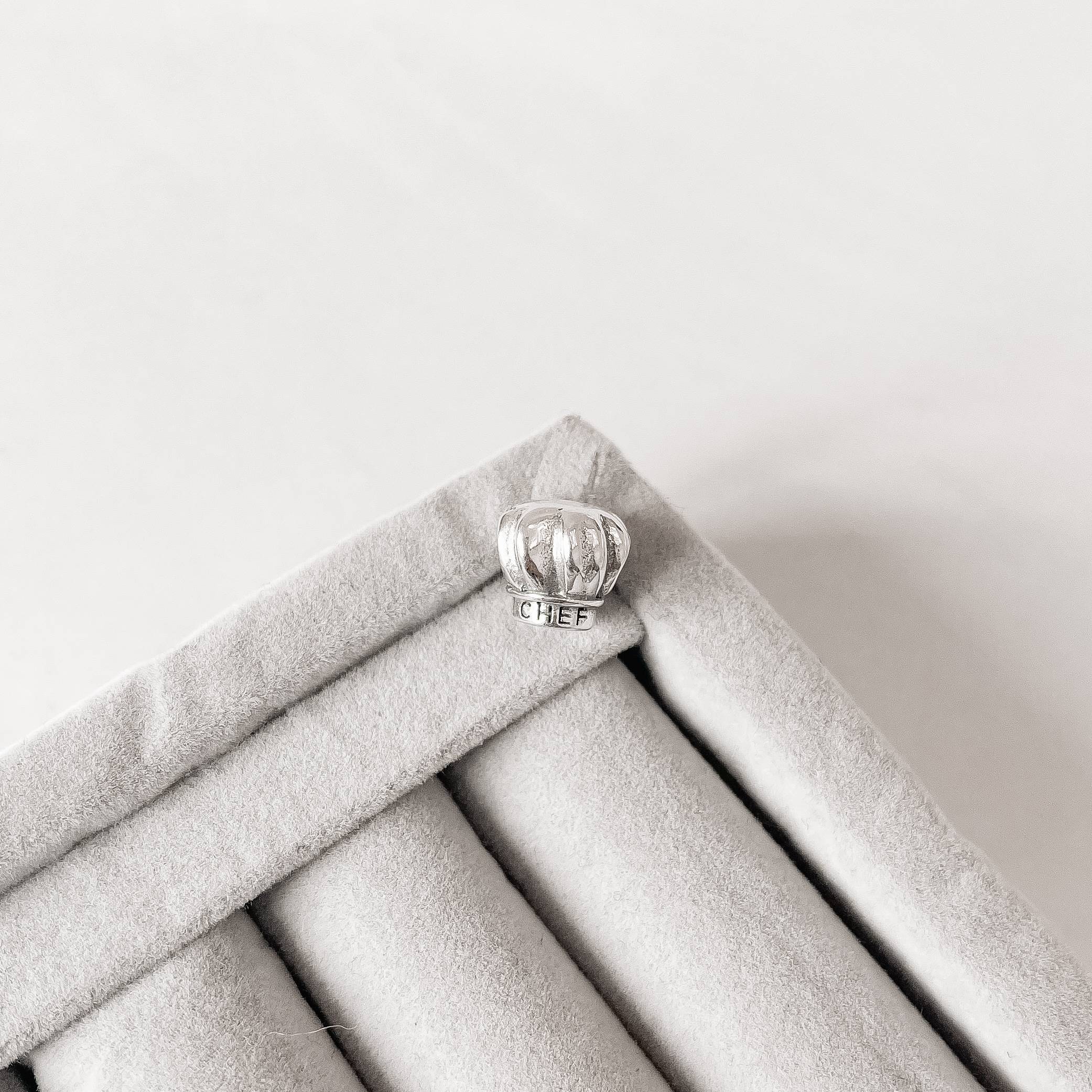 Imagem Berloque separador chapéu chef com escrito envelhecido 10mm importado