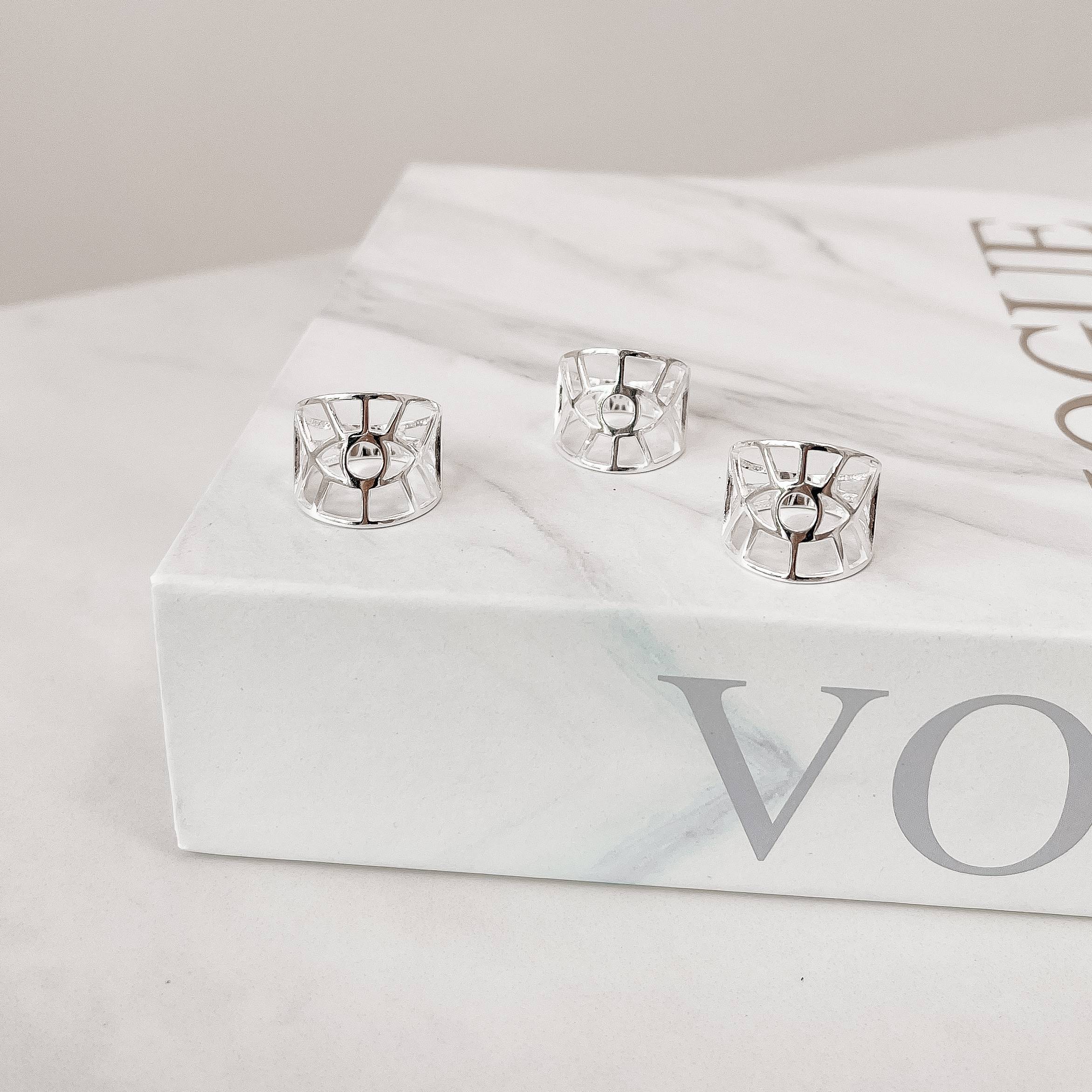 Anel largo olho vazado