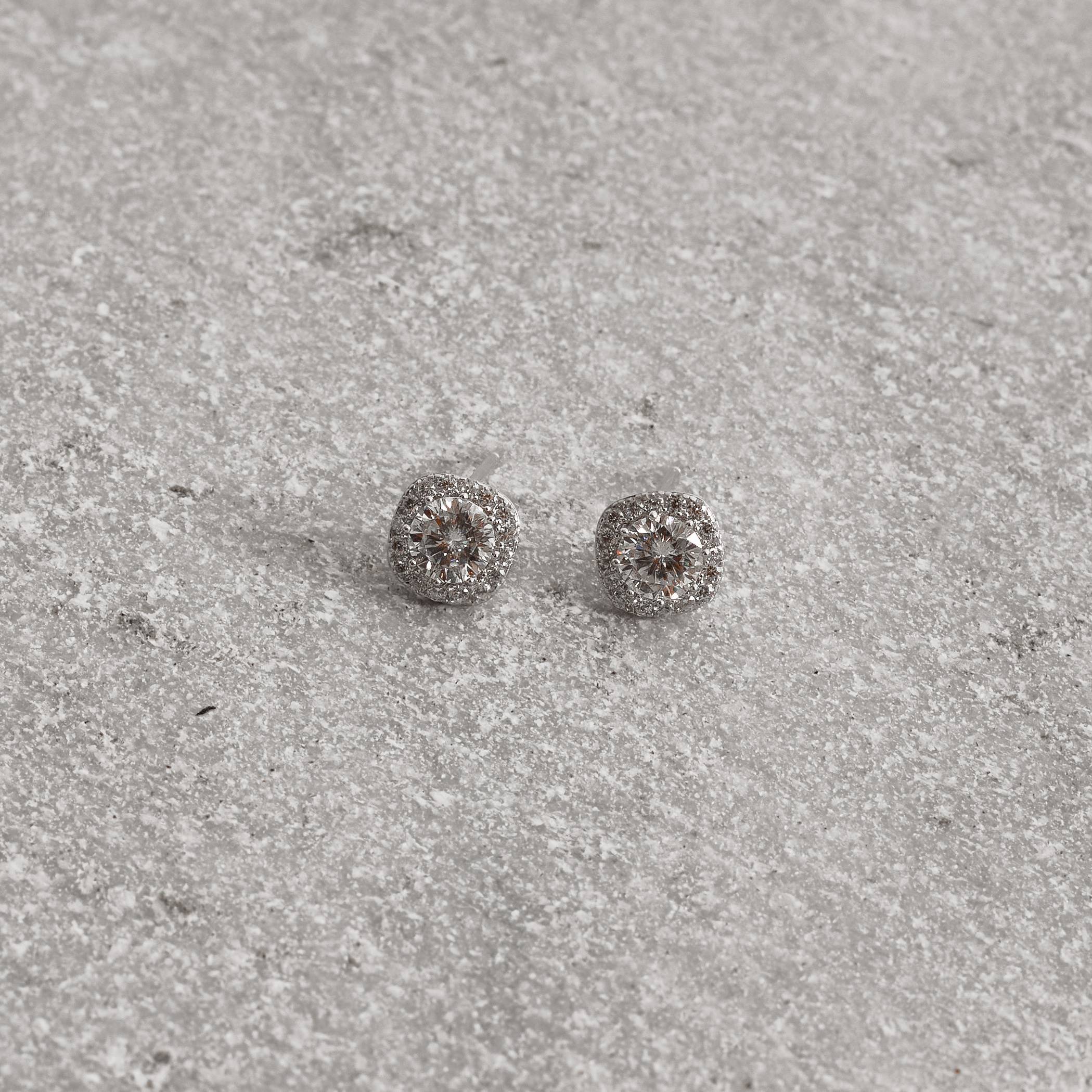 Imagem Secundária Brinco moissanite cristal 5mm com quadrado cravejado ródio
