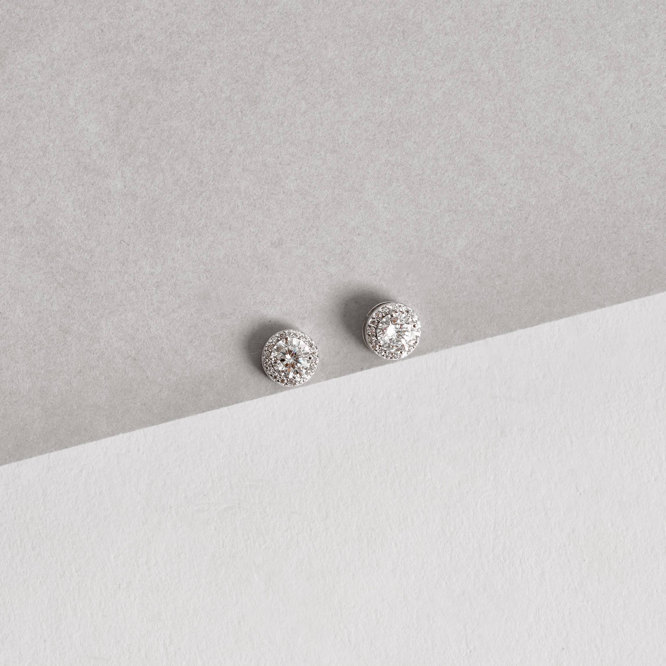 Imagem Secundária Brinco moissanite cristal 5mm com cravejado ródio