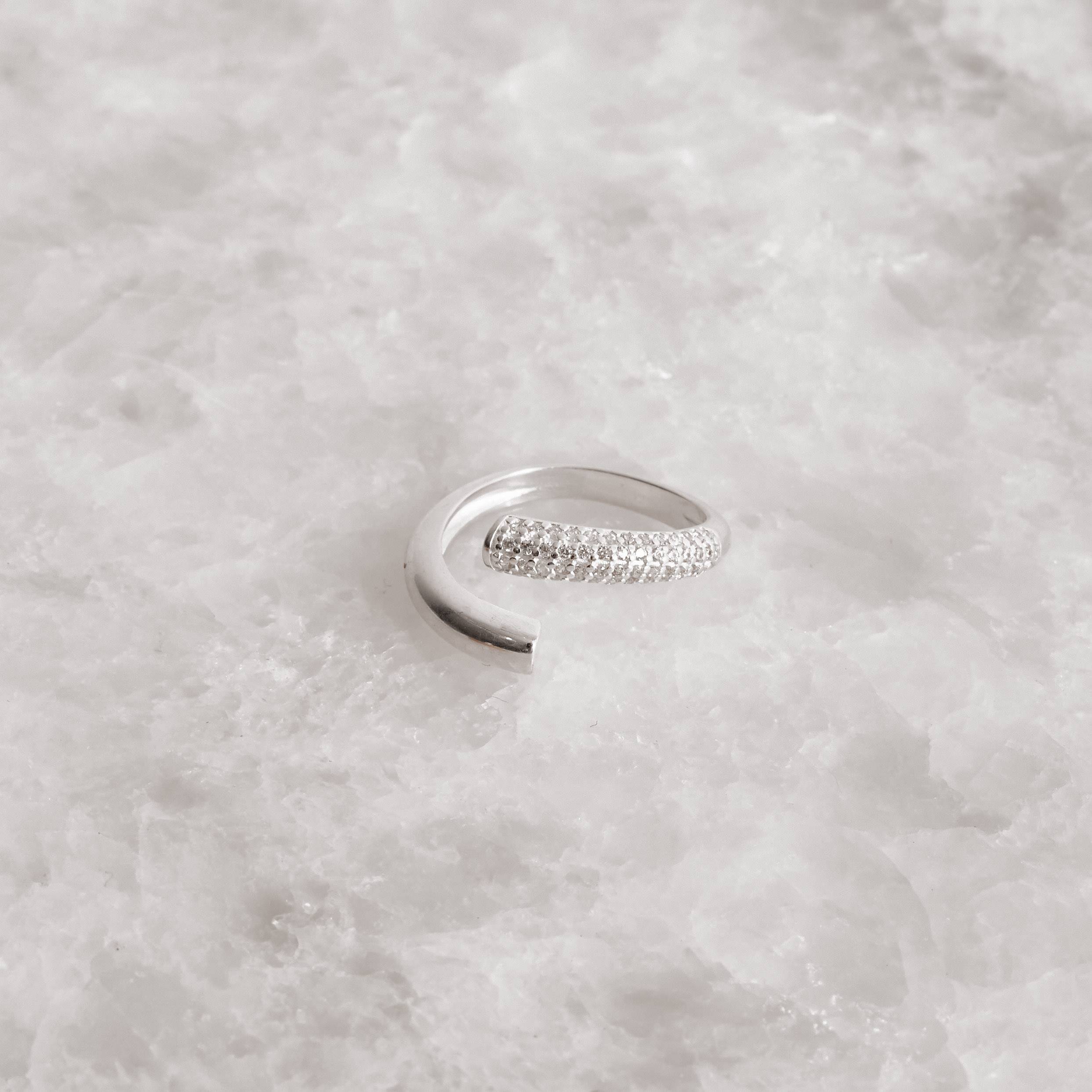 Anel aberto fio liso e cravejado