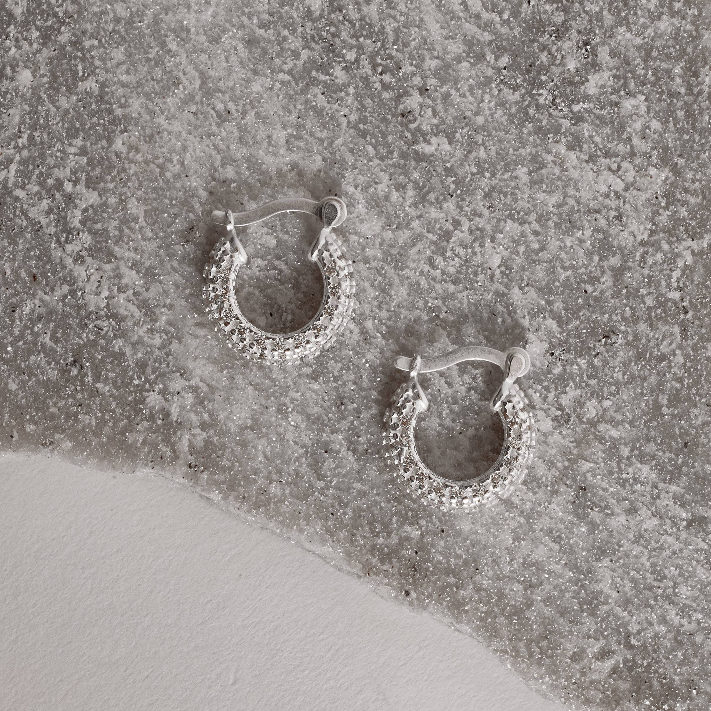 Imagem Secundária Argola toda cravejada 16mm trava