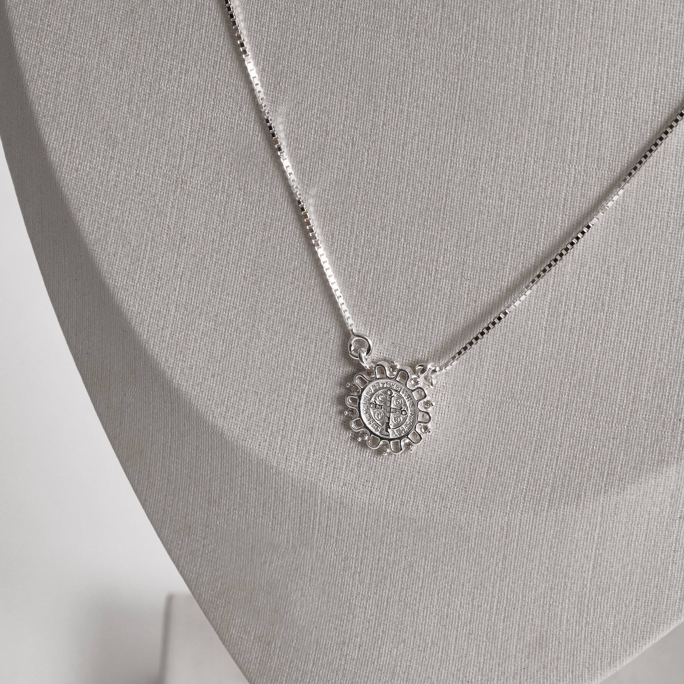 Imagem Secundária Escapulário medalhas São Bento com zircônias v15 60cm