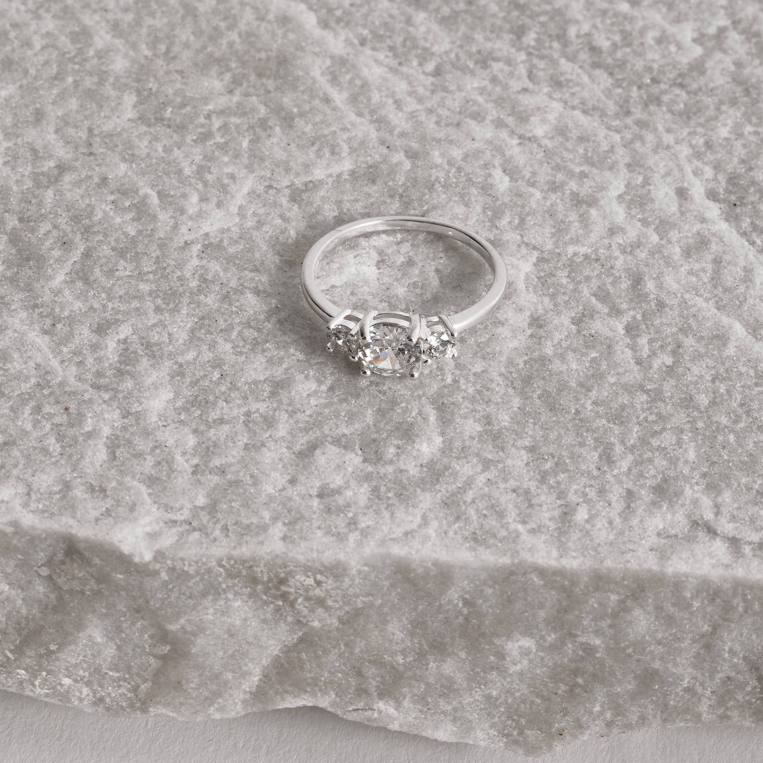 Imagem Secundária Anel entremeio 3 zircônias