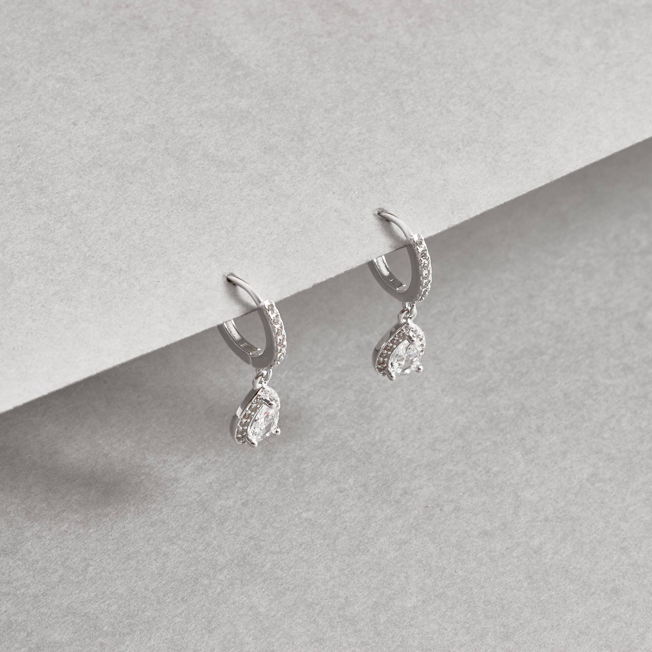 Imagem Secundária Argola click cravejada 11mm pingente zircônia gota cristal