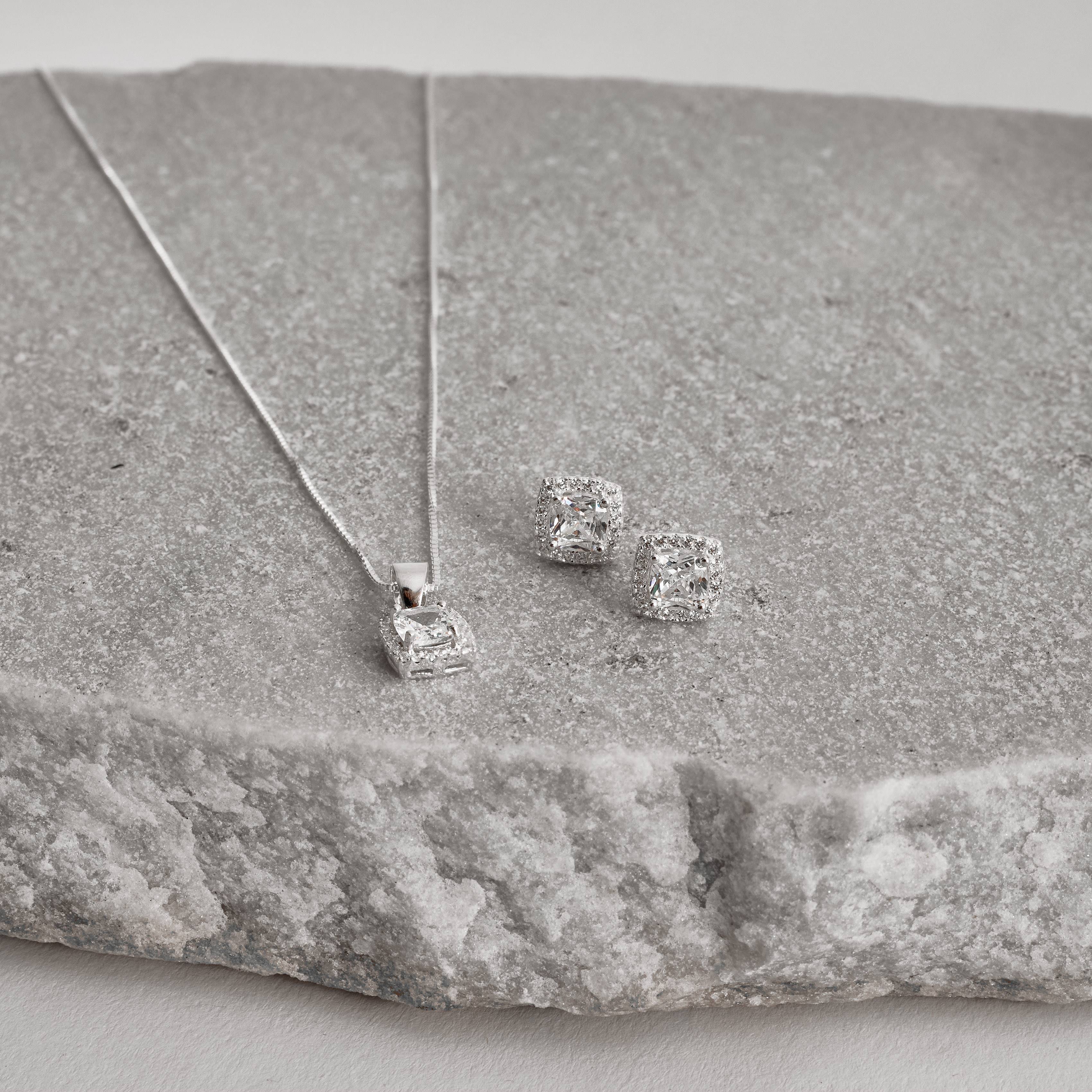 Imagem Conjunto brinco e colar pingente zircônia quadrada com cravejado 8mm 45cm