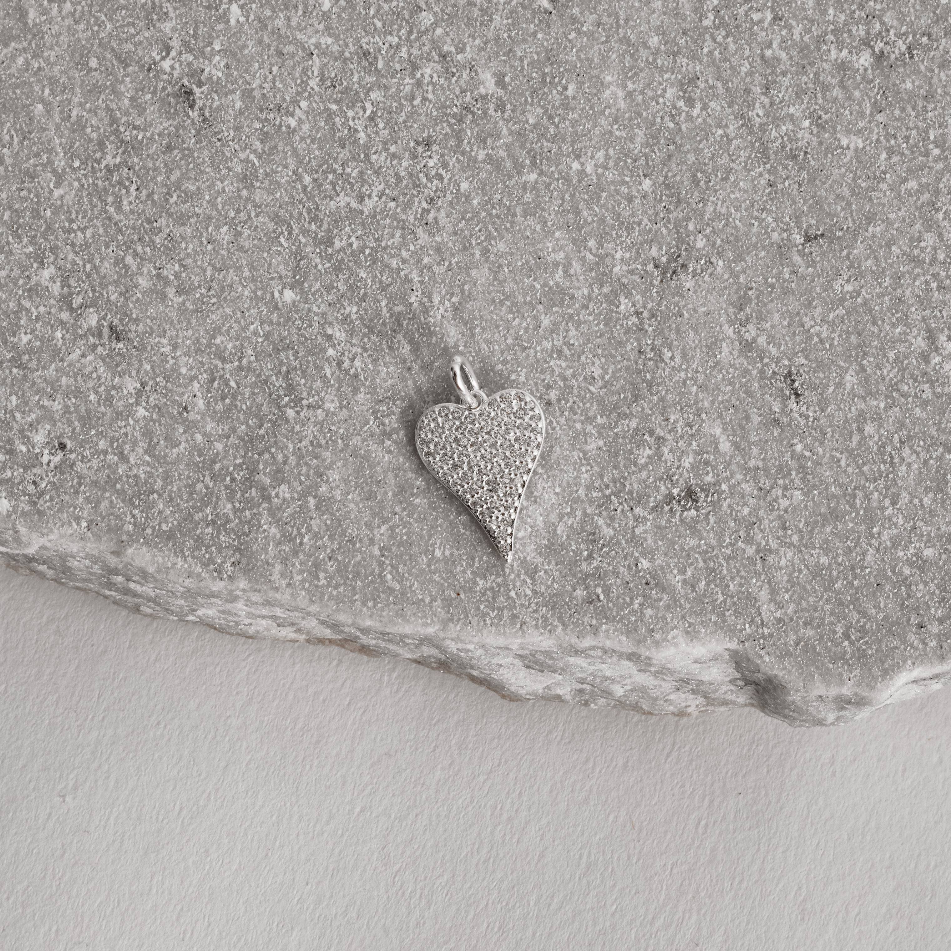 Imagem Pingente coração alongado cravejado 17mm