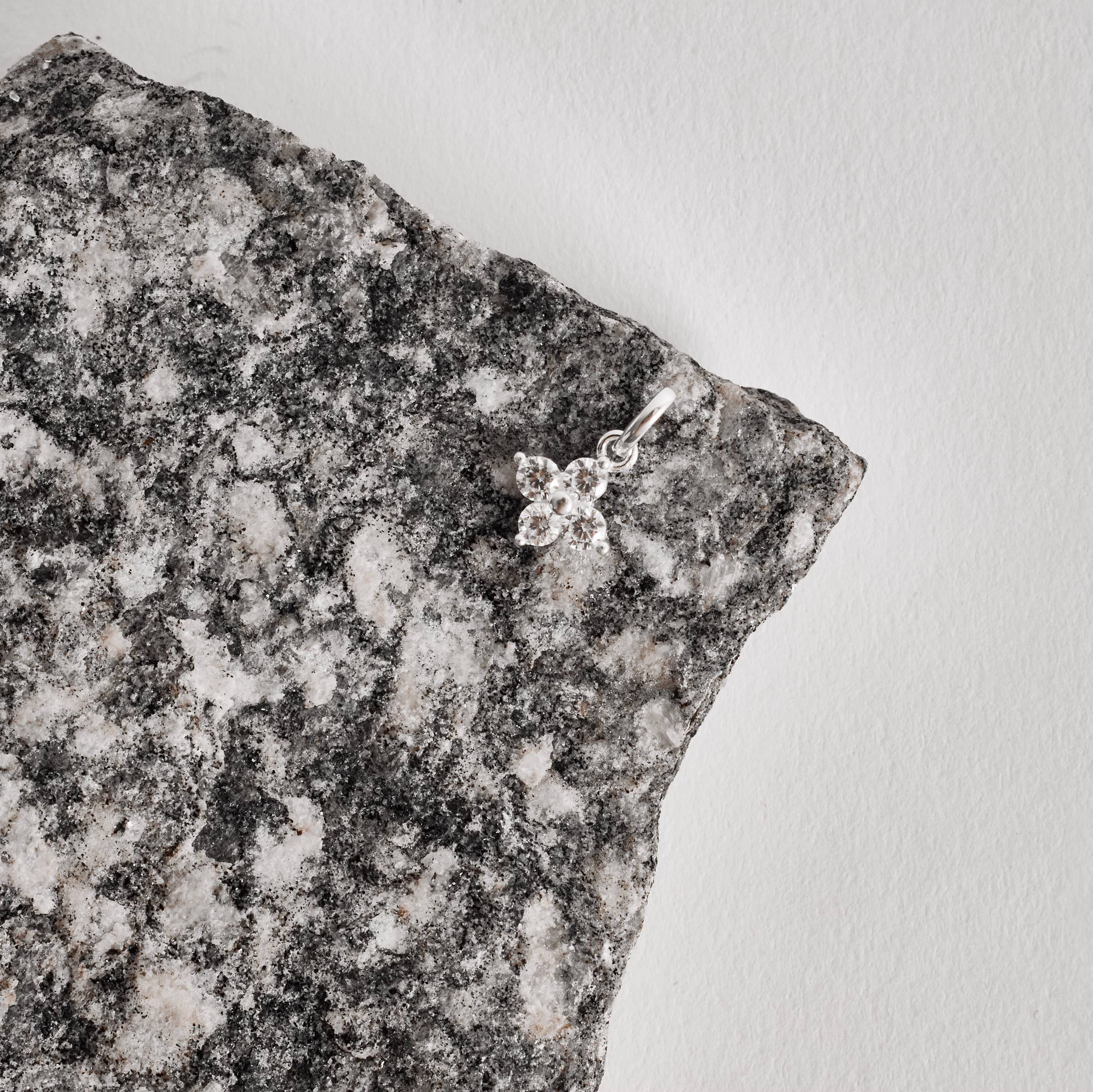 Imagem Pingente trevo cravejado 9mm