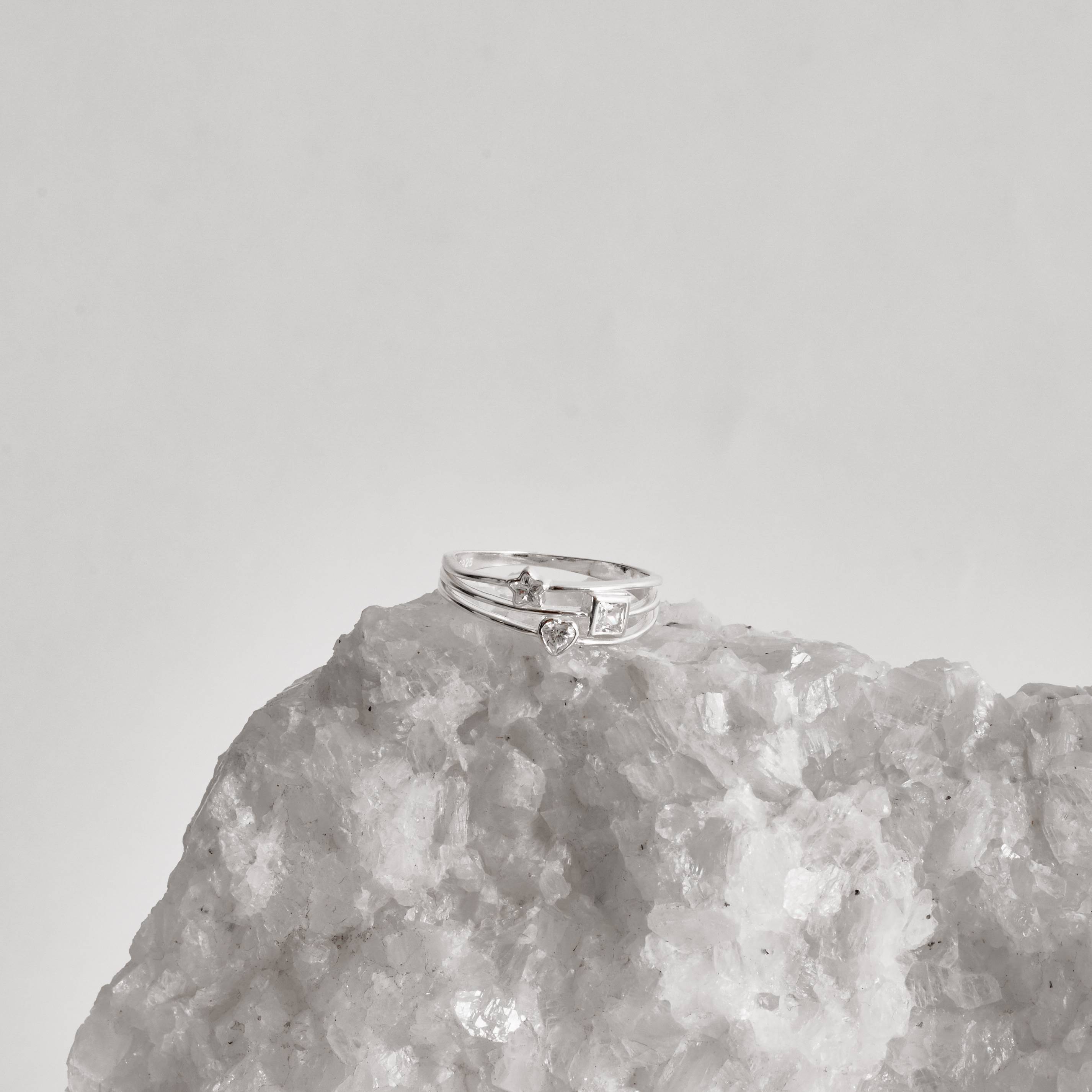 Imagem Anel fio triplo zircônias estrela, quadrada e coração