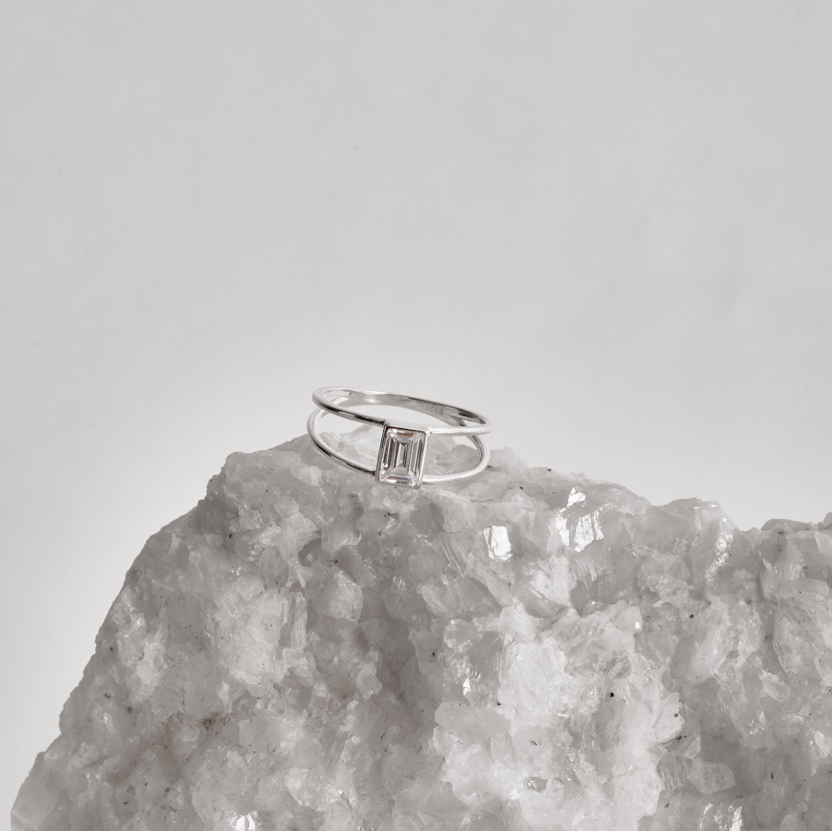 Imagem Anel 2 fios com zircônia retangular