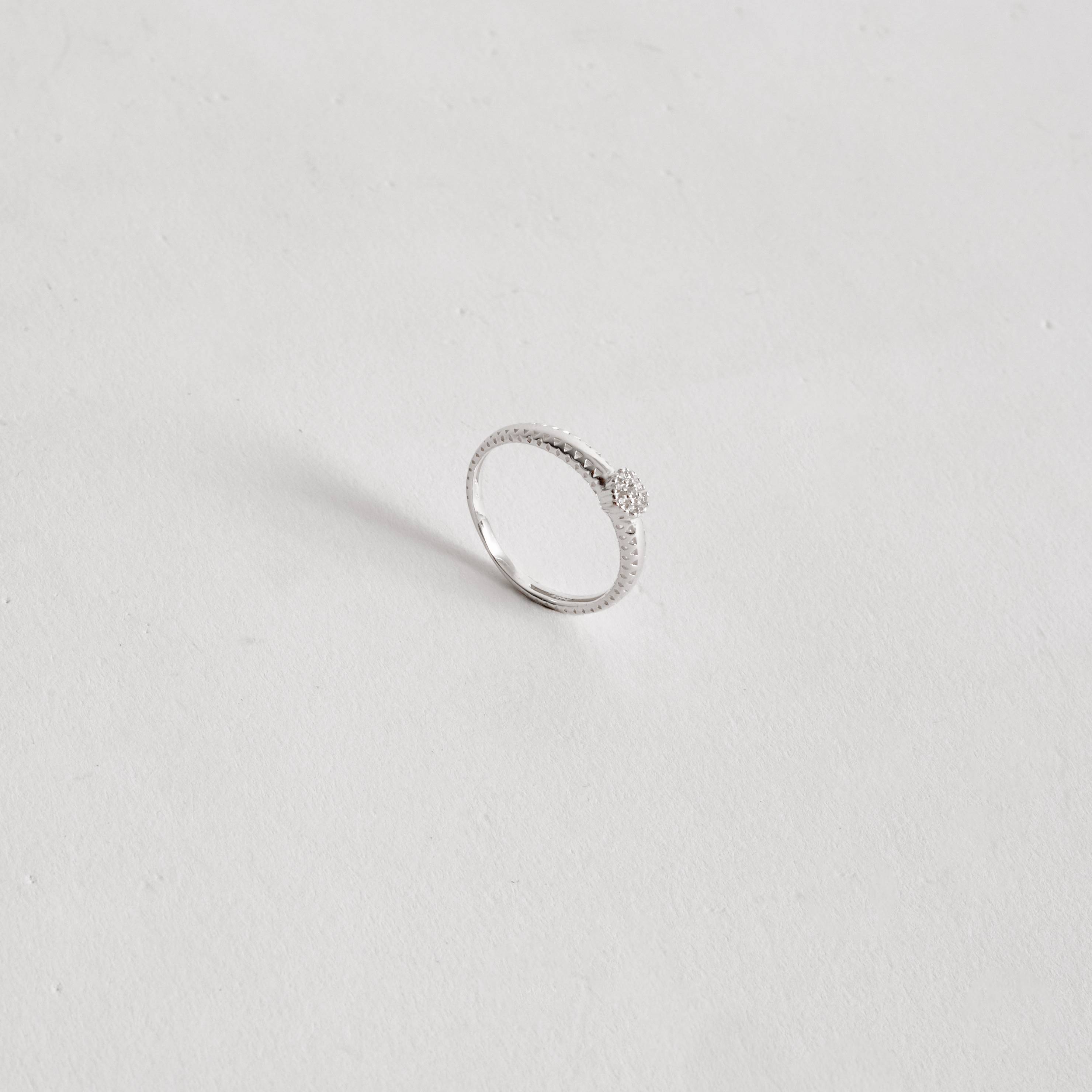 Imagem Anel coração cravejado detalhe vazado na lateral