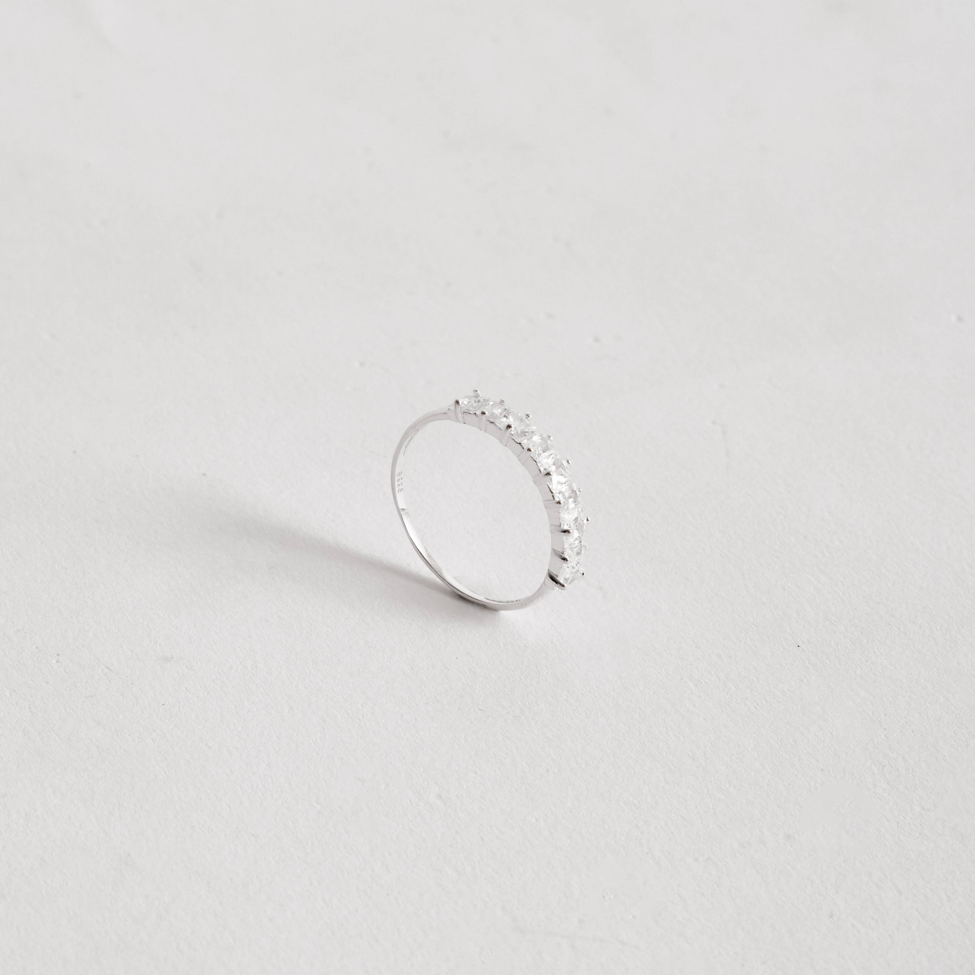 Imagem Anel meia aliança zircônias quadrada e retangular 