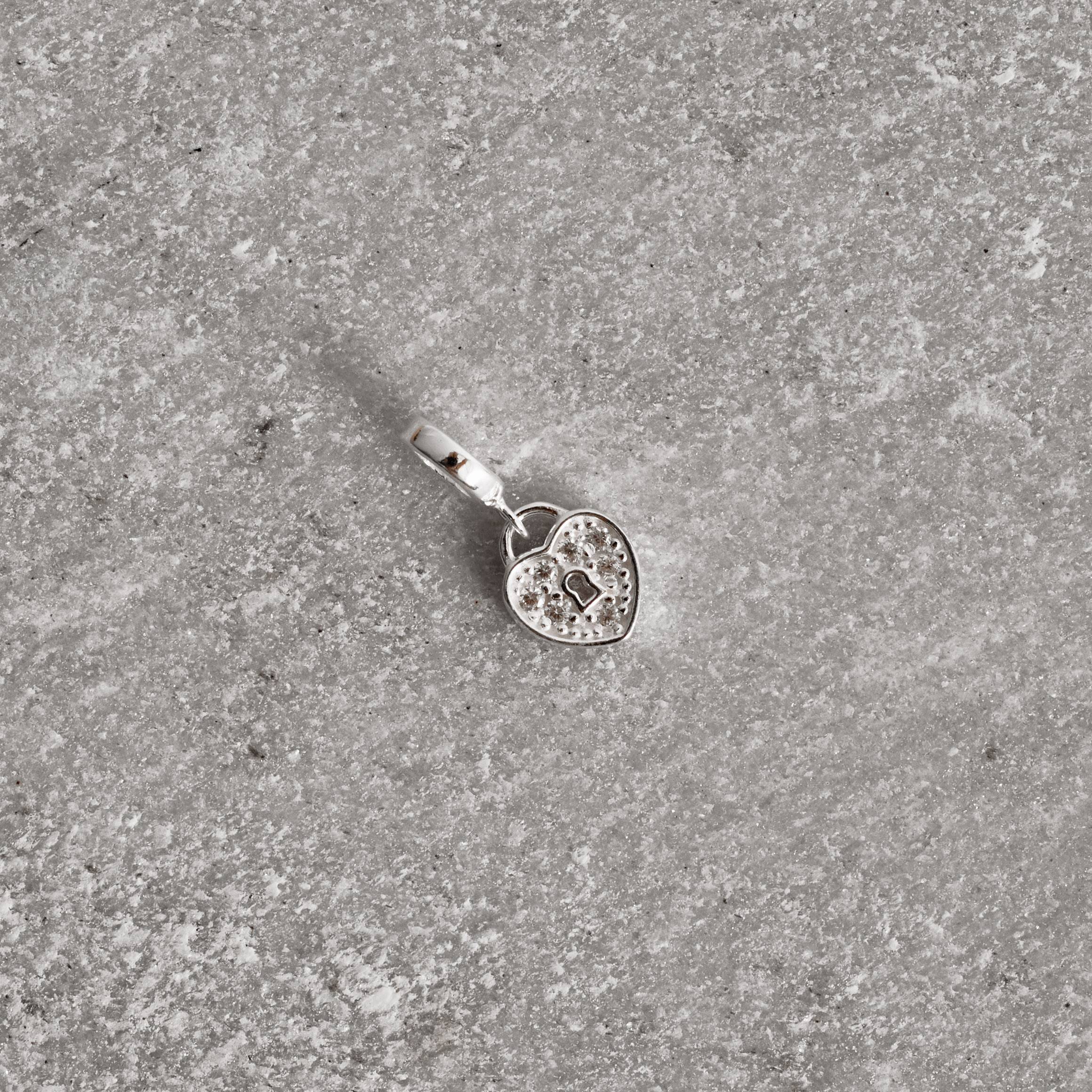 Imagem Secundária Berloque pingente cadeado coração cravejado 10mm