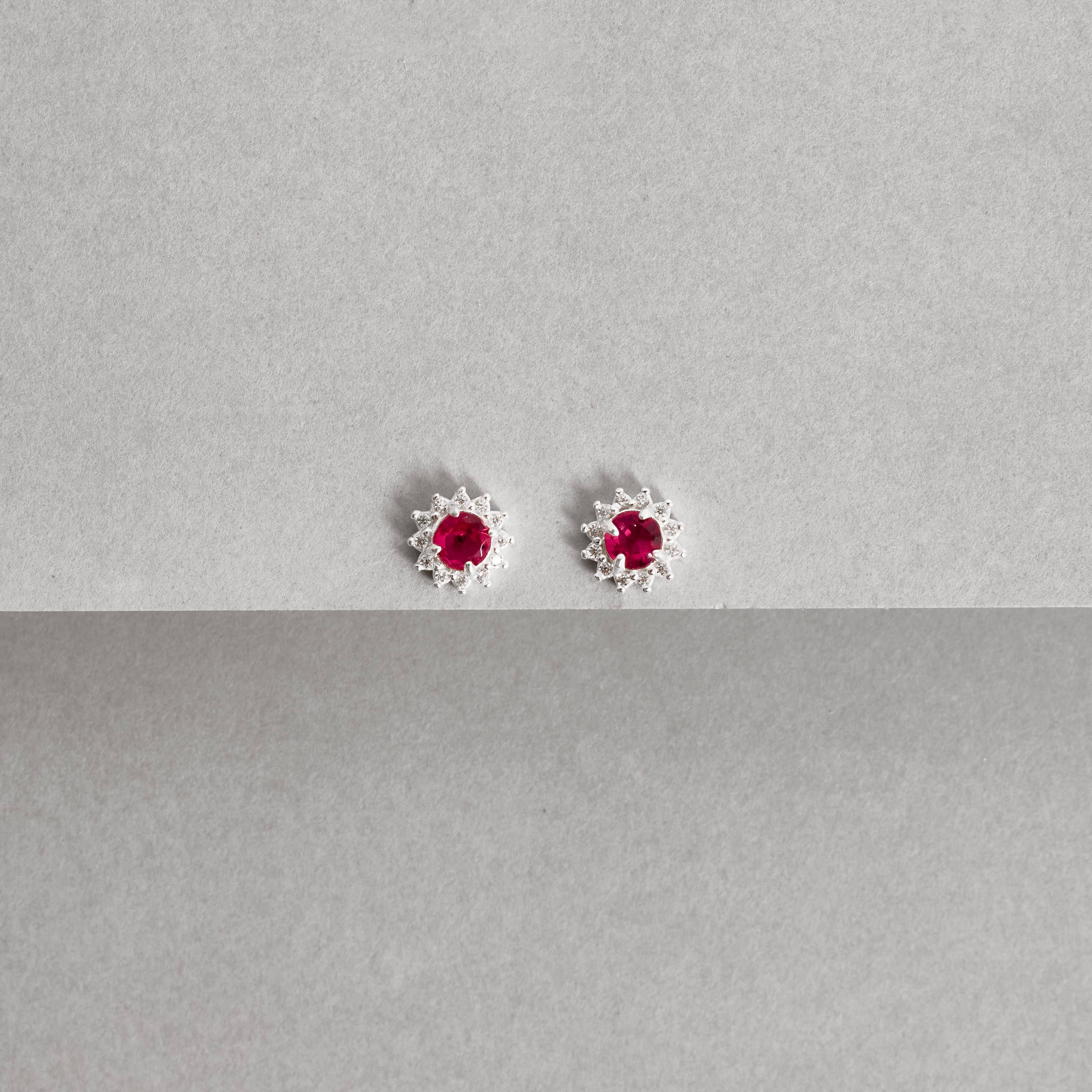 Imagem Brinco zircônia redonda cereja com cravejado 7mm