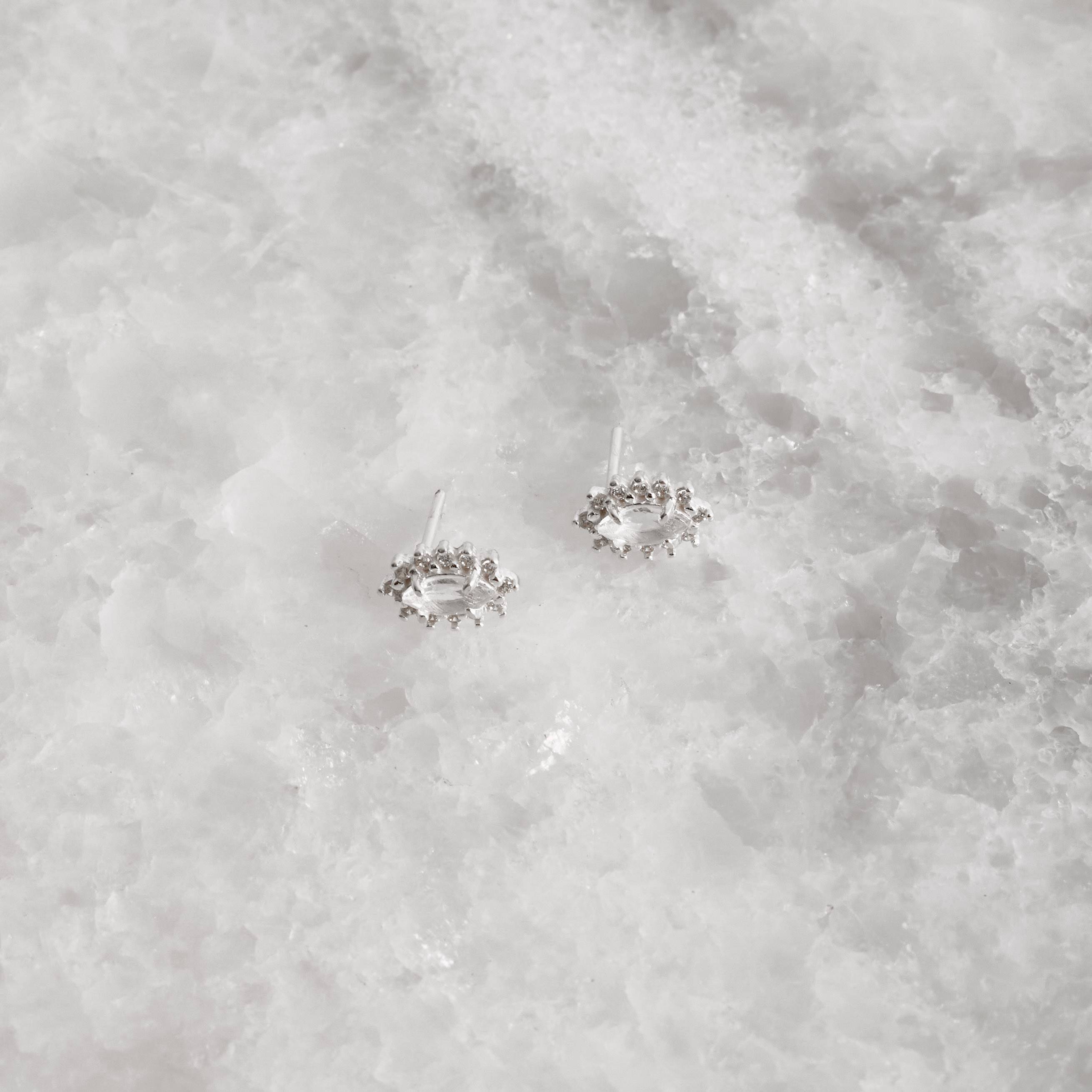 Imagem Secundária Brinco zircônia navete cristal com cravejado 9mm