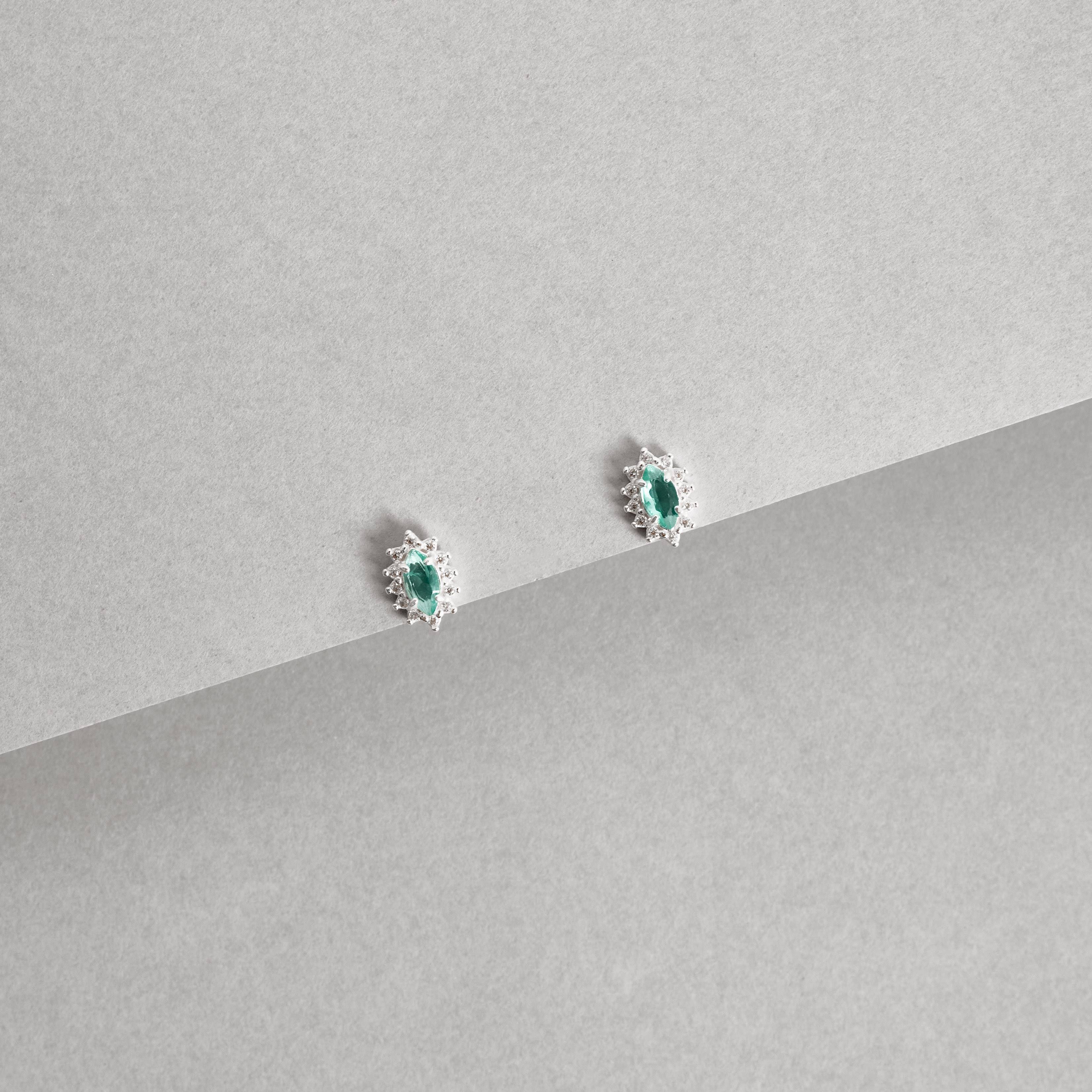 Imagem Brinco zircônia navete acqua com cravejado 9mm