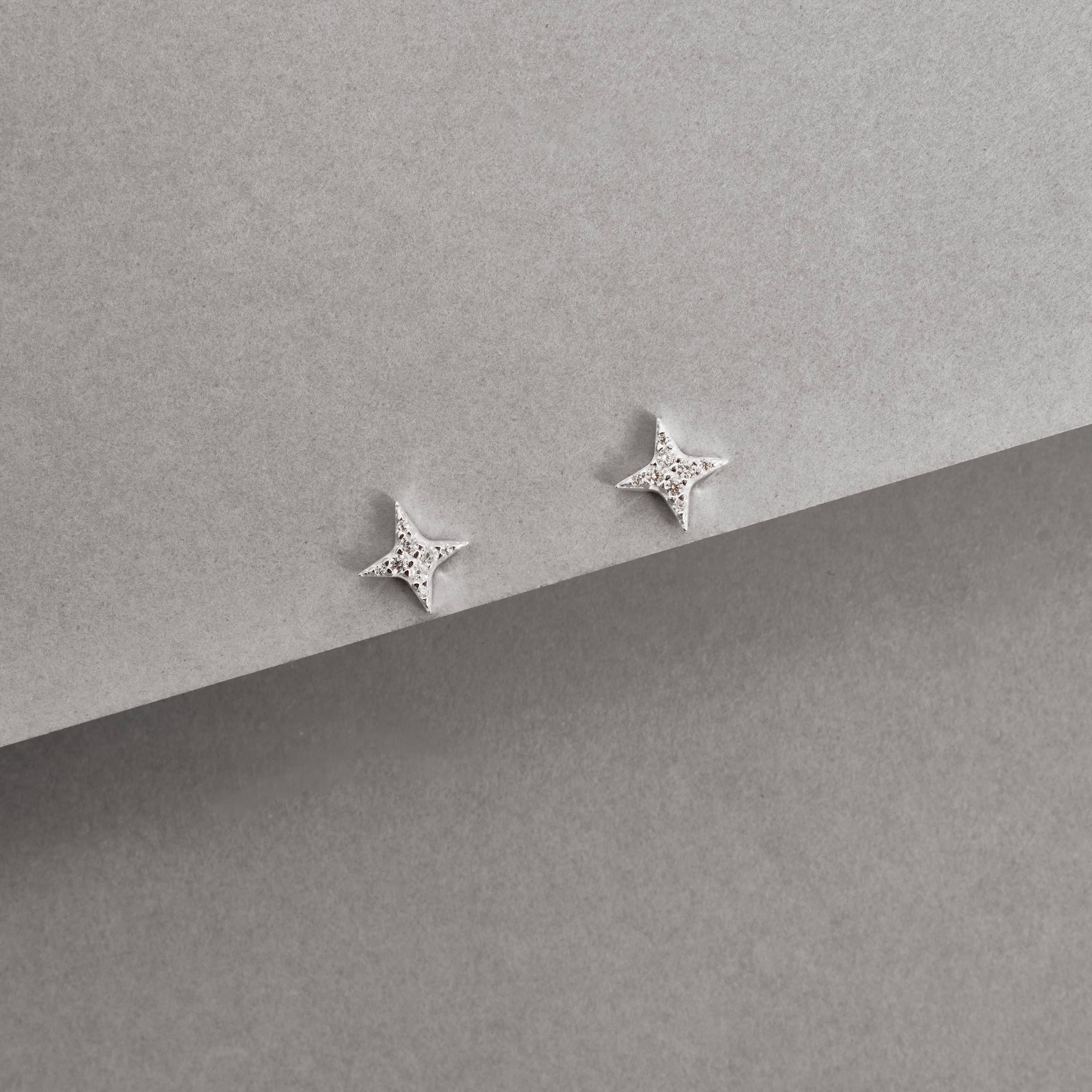 Imagem Brinco estrela 4 pontas cravejada 9mm