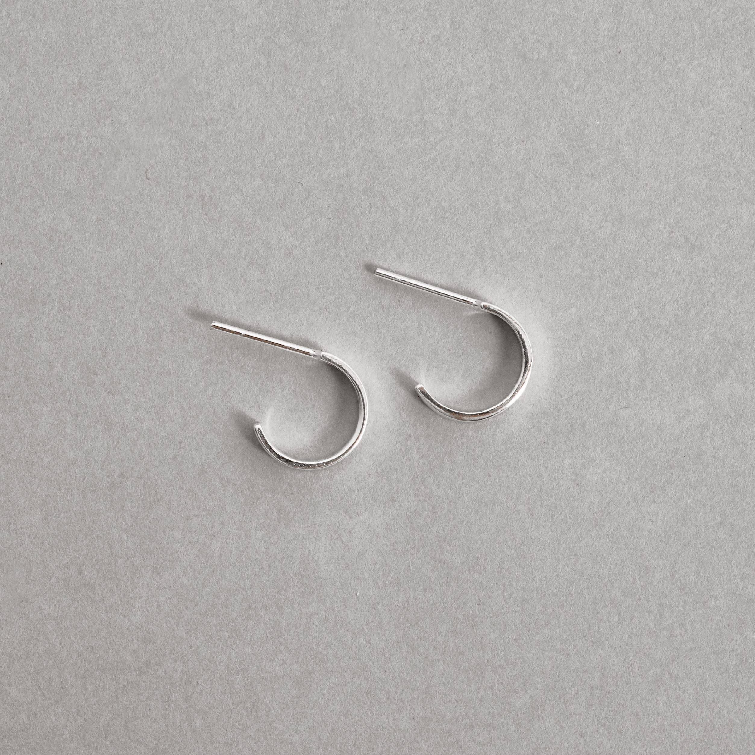 Imagem Secundária Argola fio achatado 10mm tarraxa