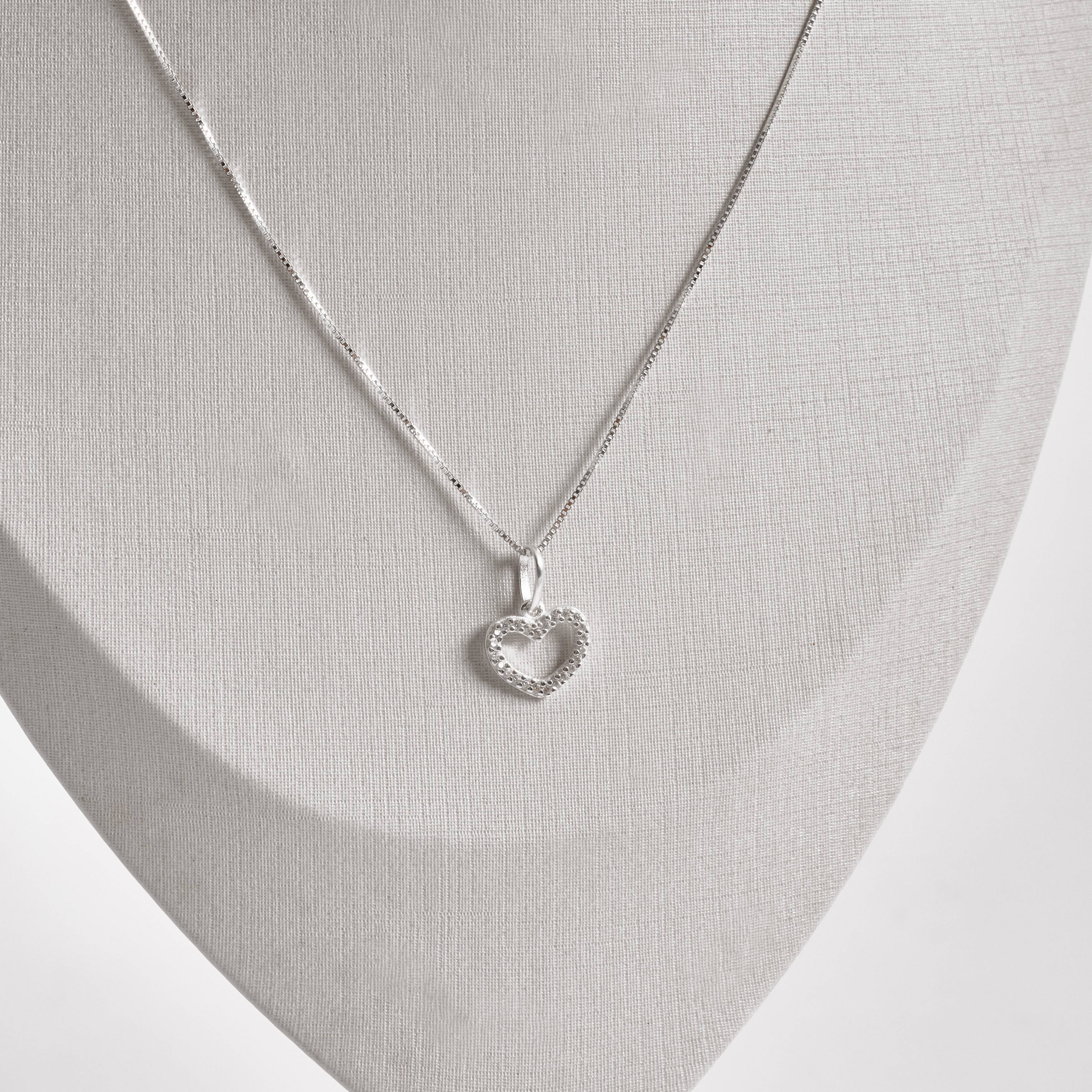 Imagem Colar pingente coração vazado cravejado 11mm 40cm