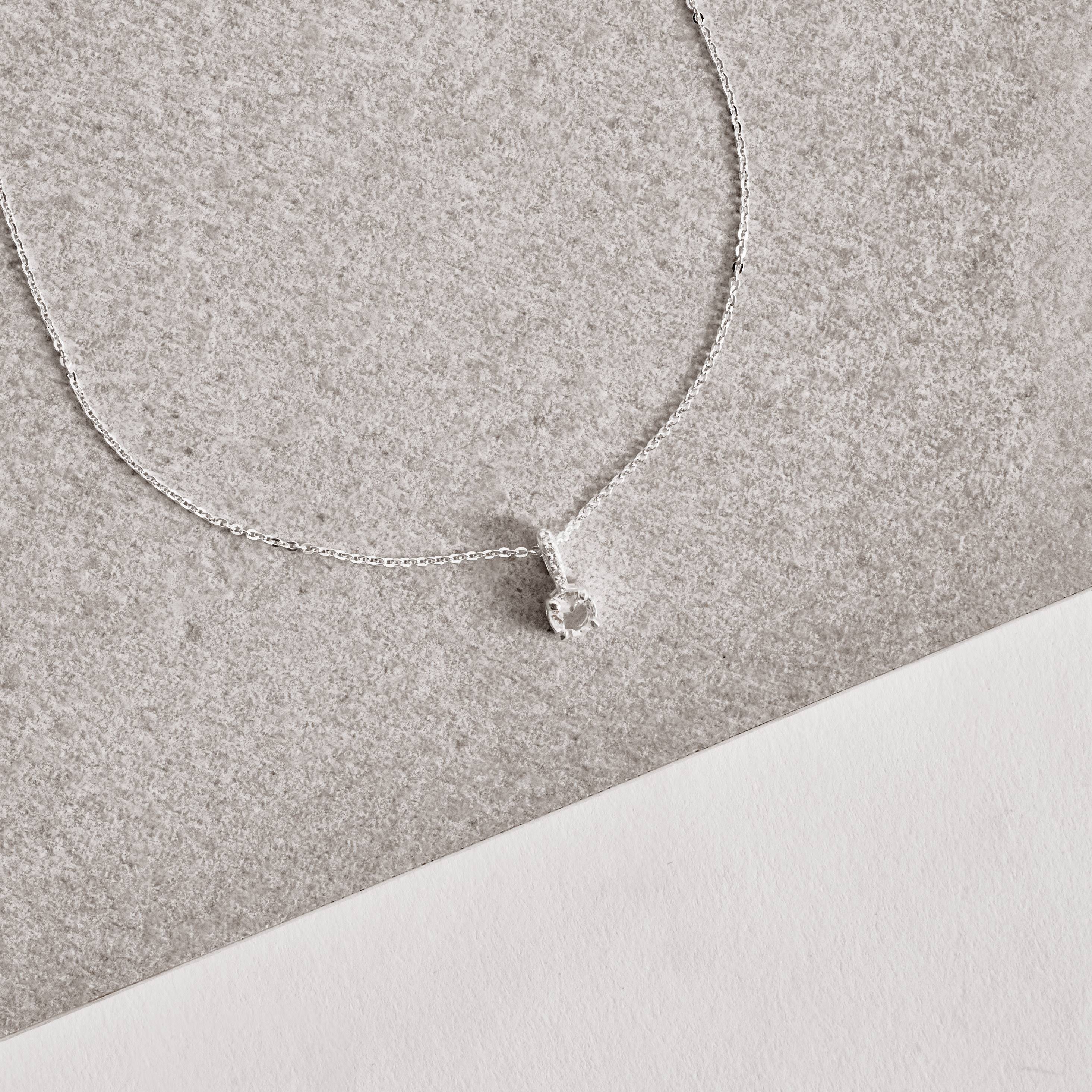 Imagem Secundária Colar pingente zircônia redonda cristal 5mm elo cravejado corrente cadeadinho 40cm