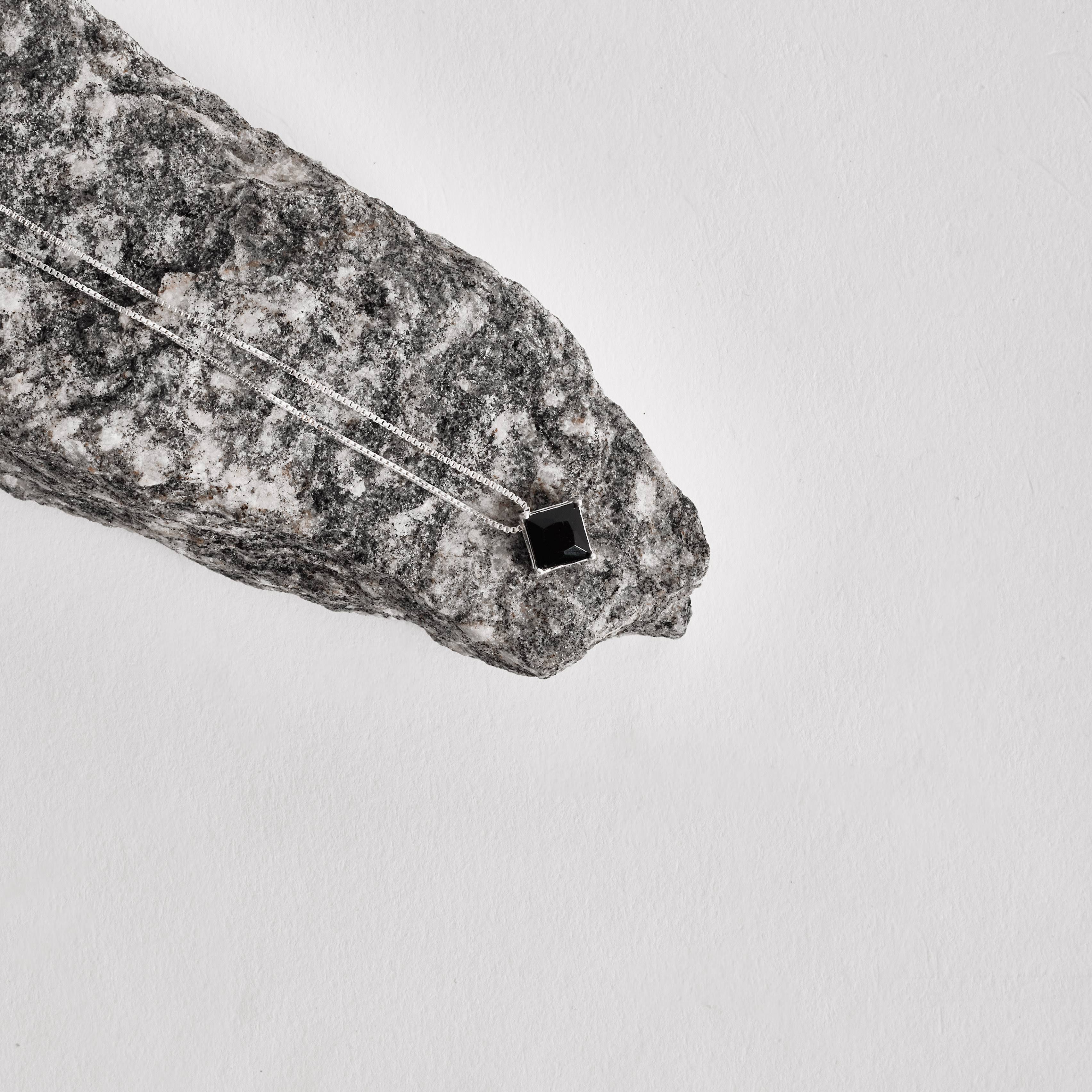 Imagem Secundária Colar zircônia losango ônix 10mm 45cm