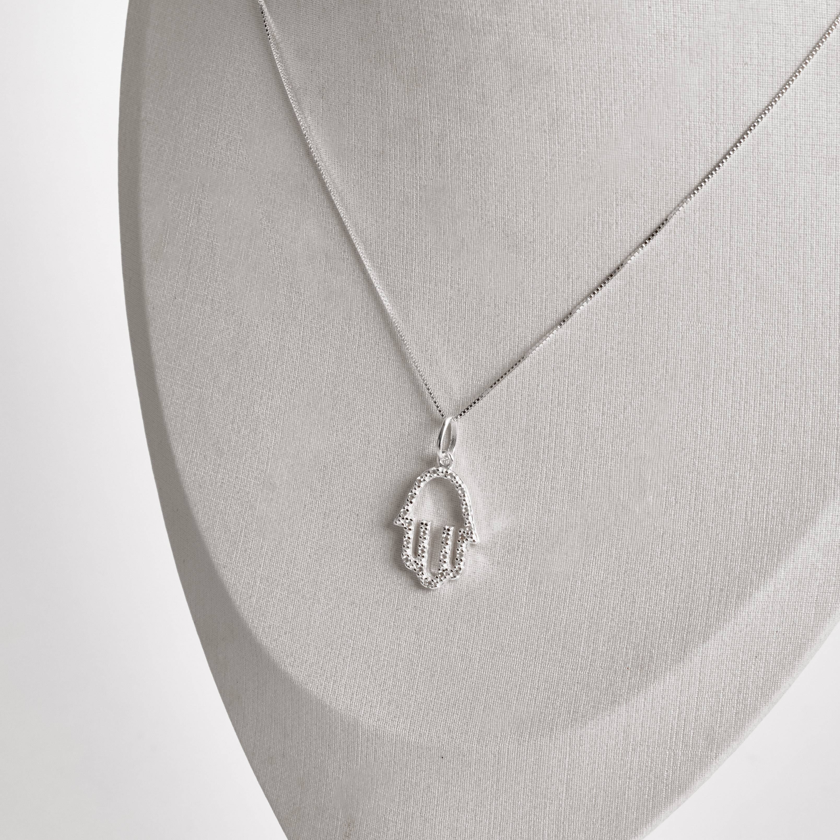 Imagem Colar pingente mão vazada cravejada 19mm 45cm