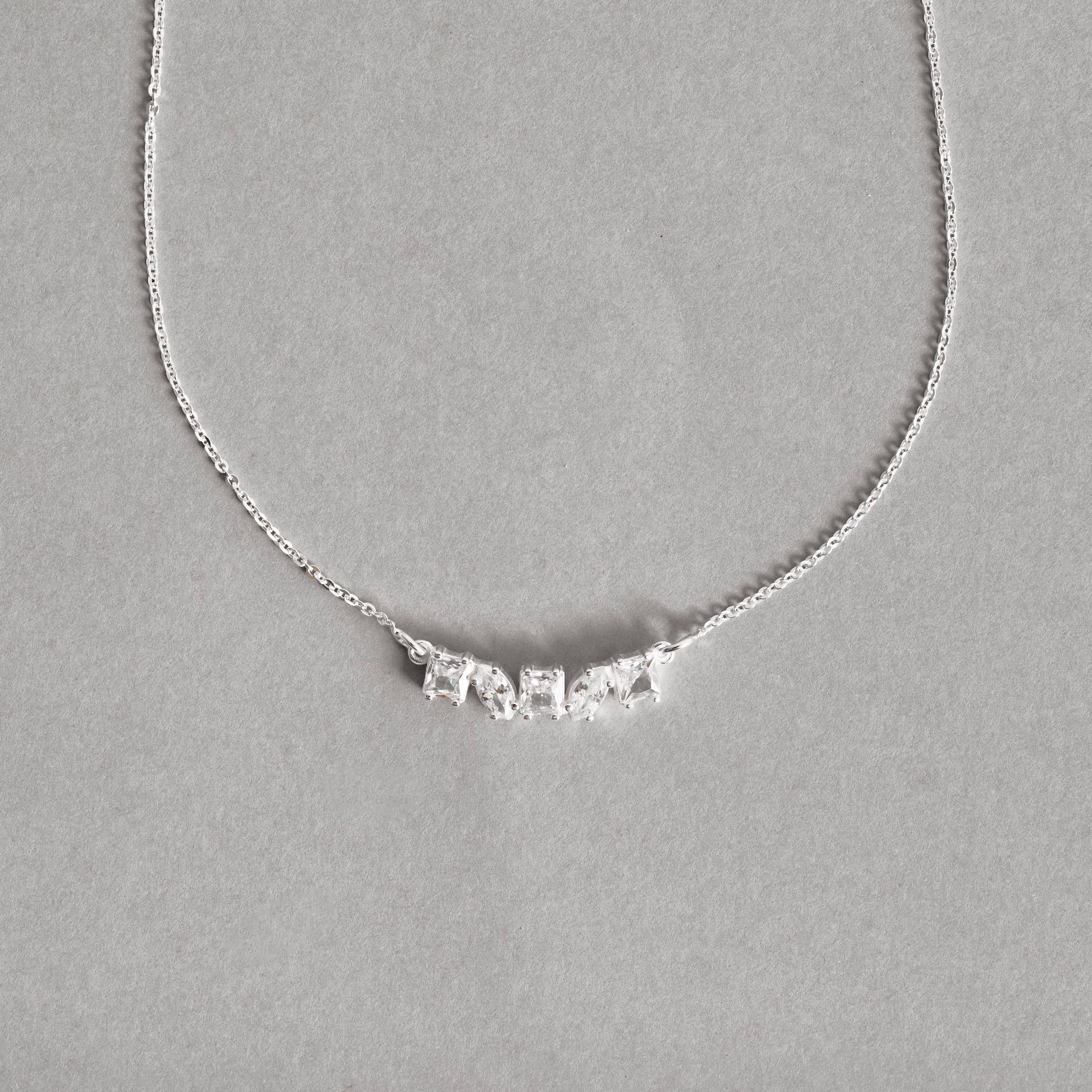 Imagem Secundária Colar entremeio zircônias quadrada e navete 23mm corrente cadeadinho 40+5cm