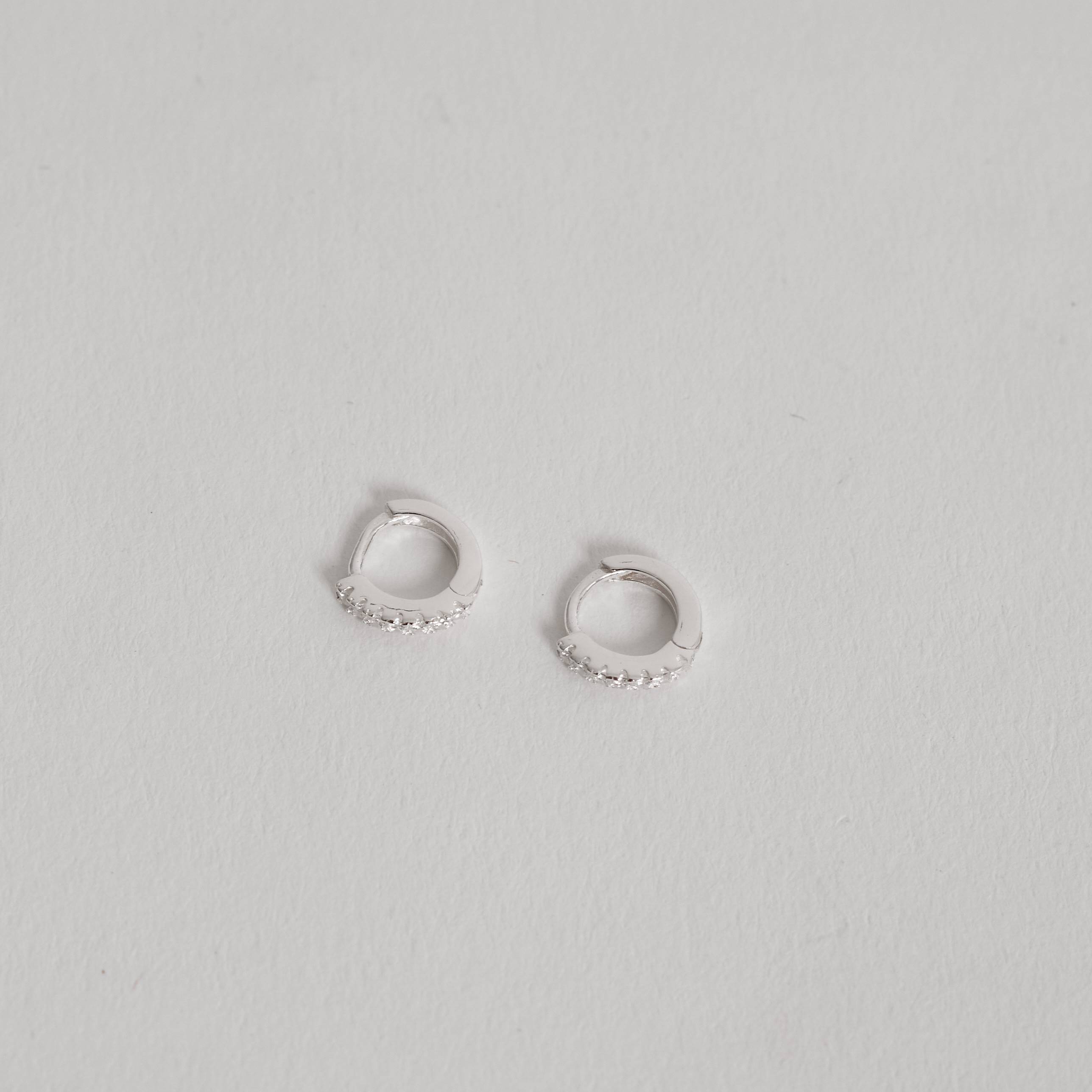 Imagem Secundária Argola click redonda cravejada 9mm