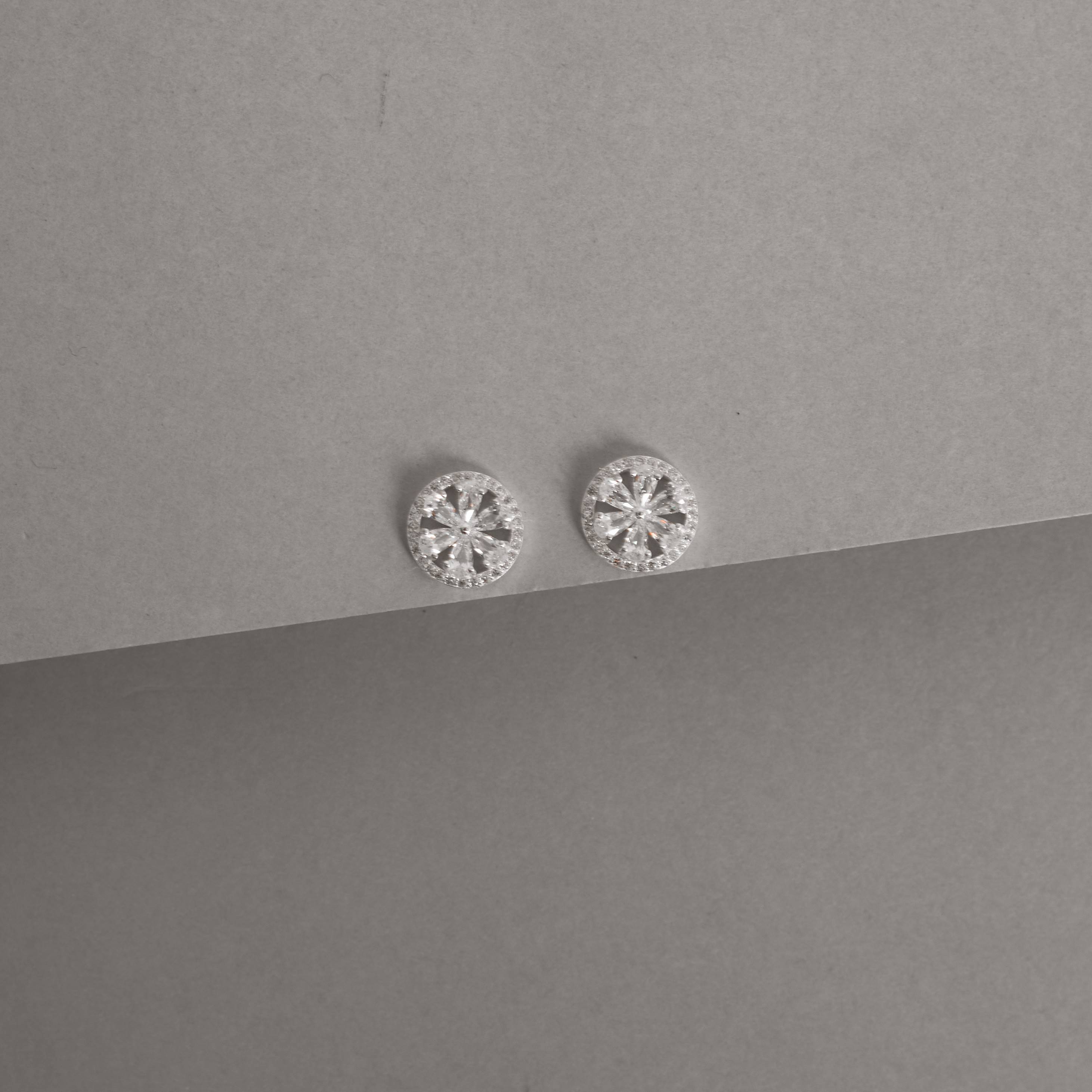 Imagem Secundária Conjunto brinco e colar medalha vazada flor cravejada 12mm 45cm