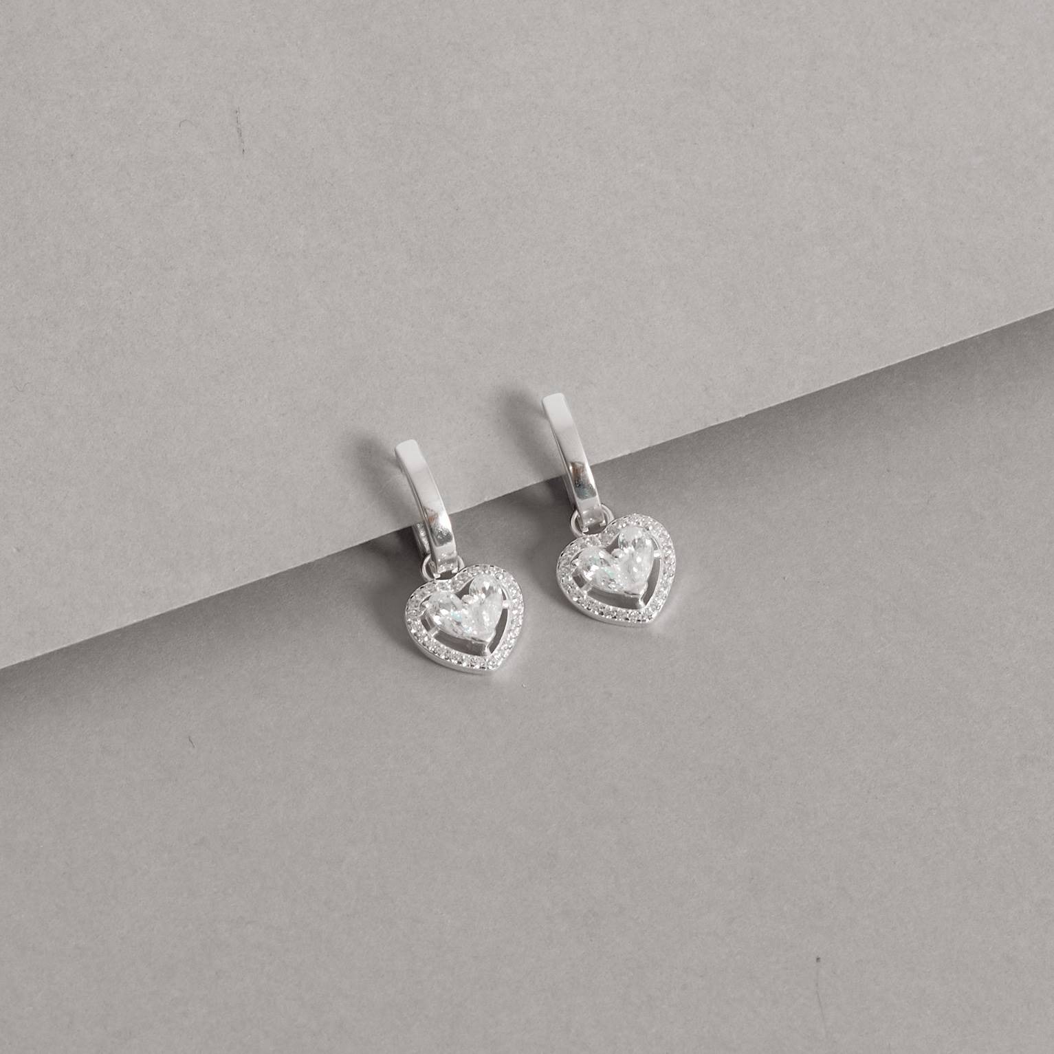 Imagem Secundária Conjunto argola click 11mm e colar entremeio coração vazado cravejado 11mm 40+5cm