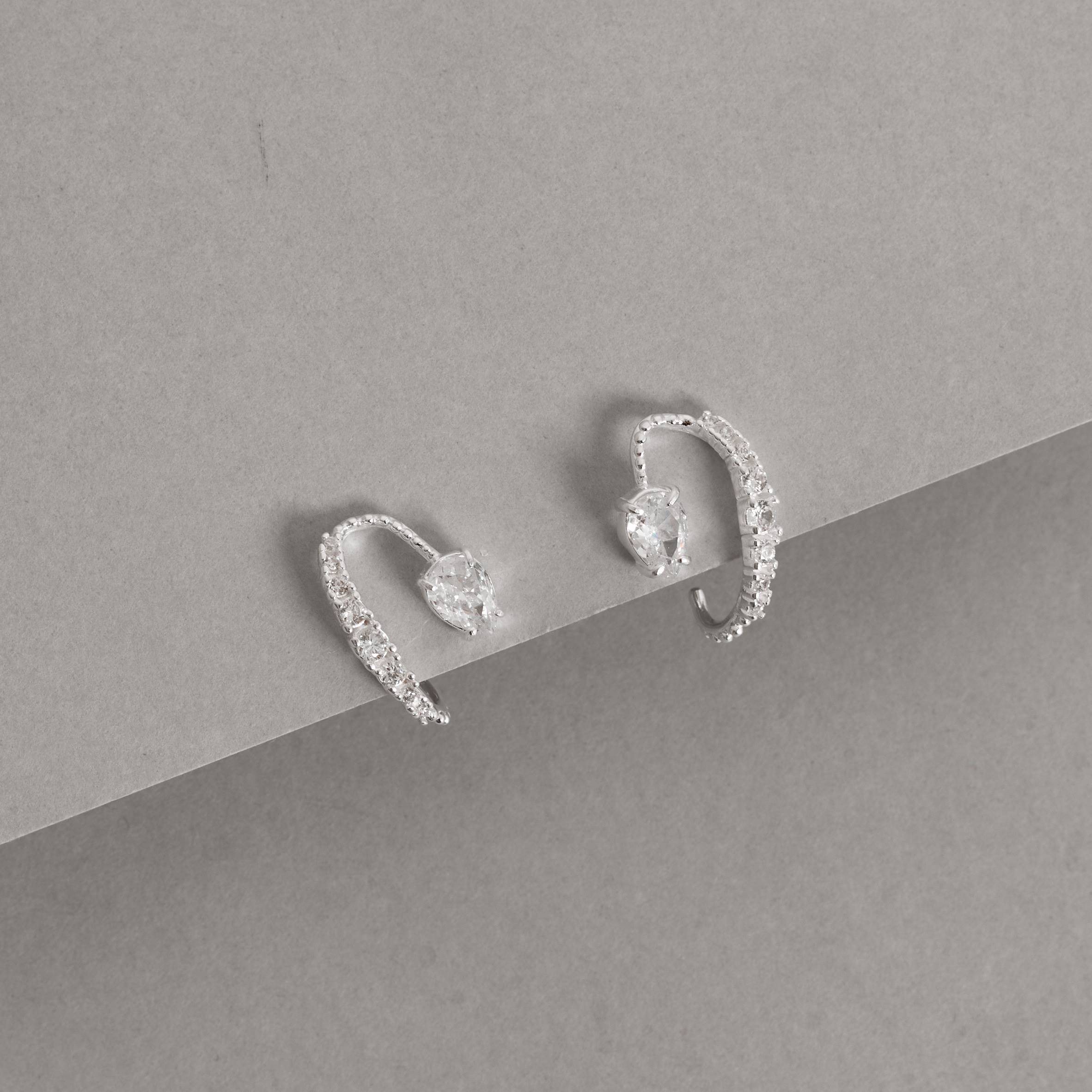 Brinco zircônia gota com ear hook cravejado 19mm