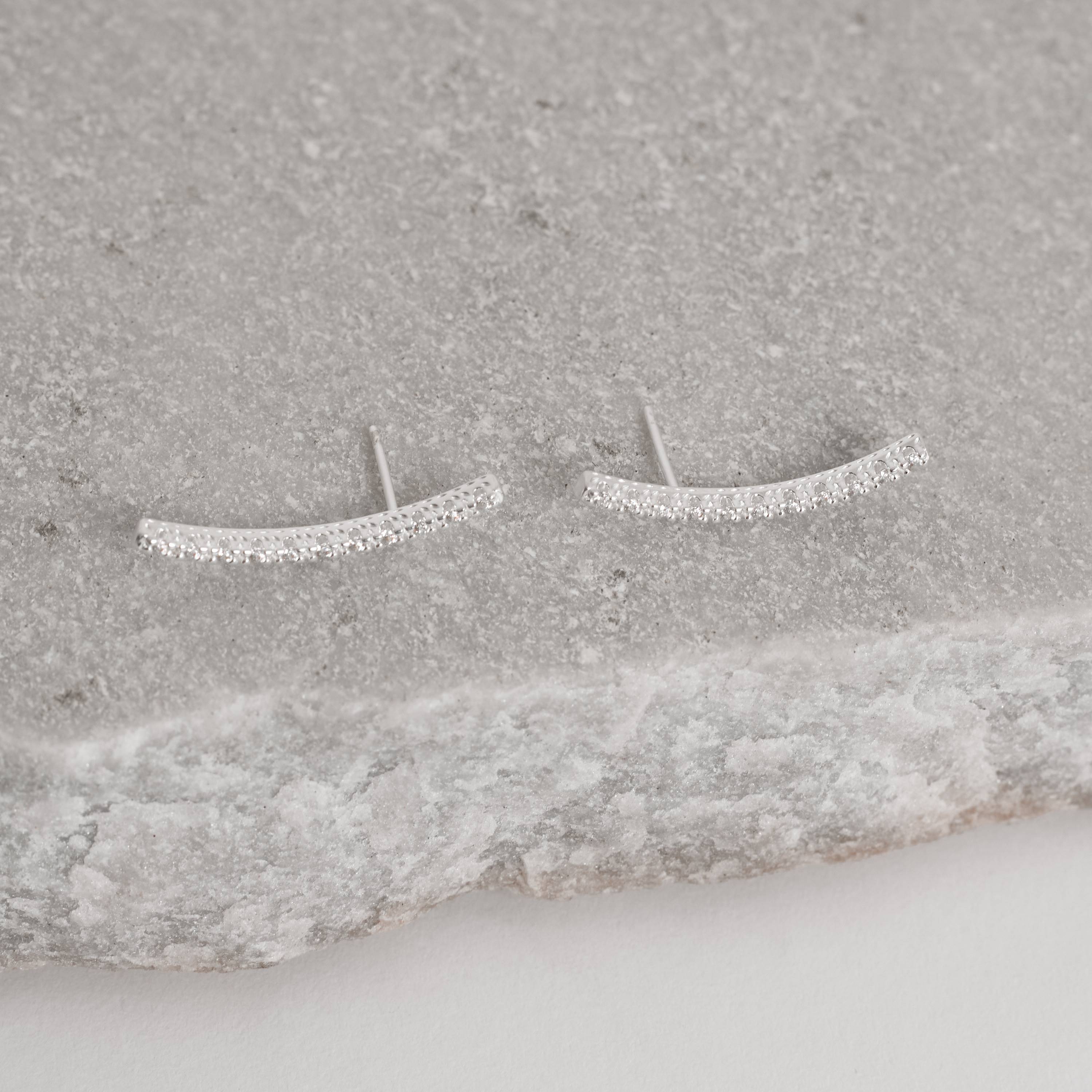 Brinco curva cravejada 27mm