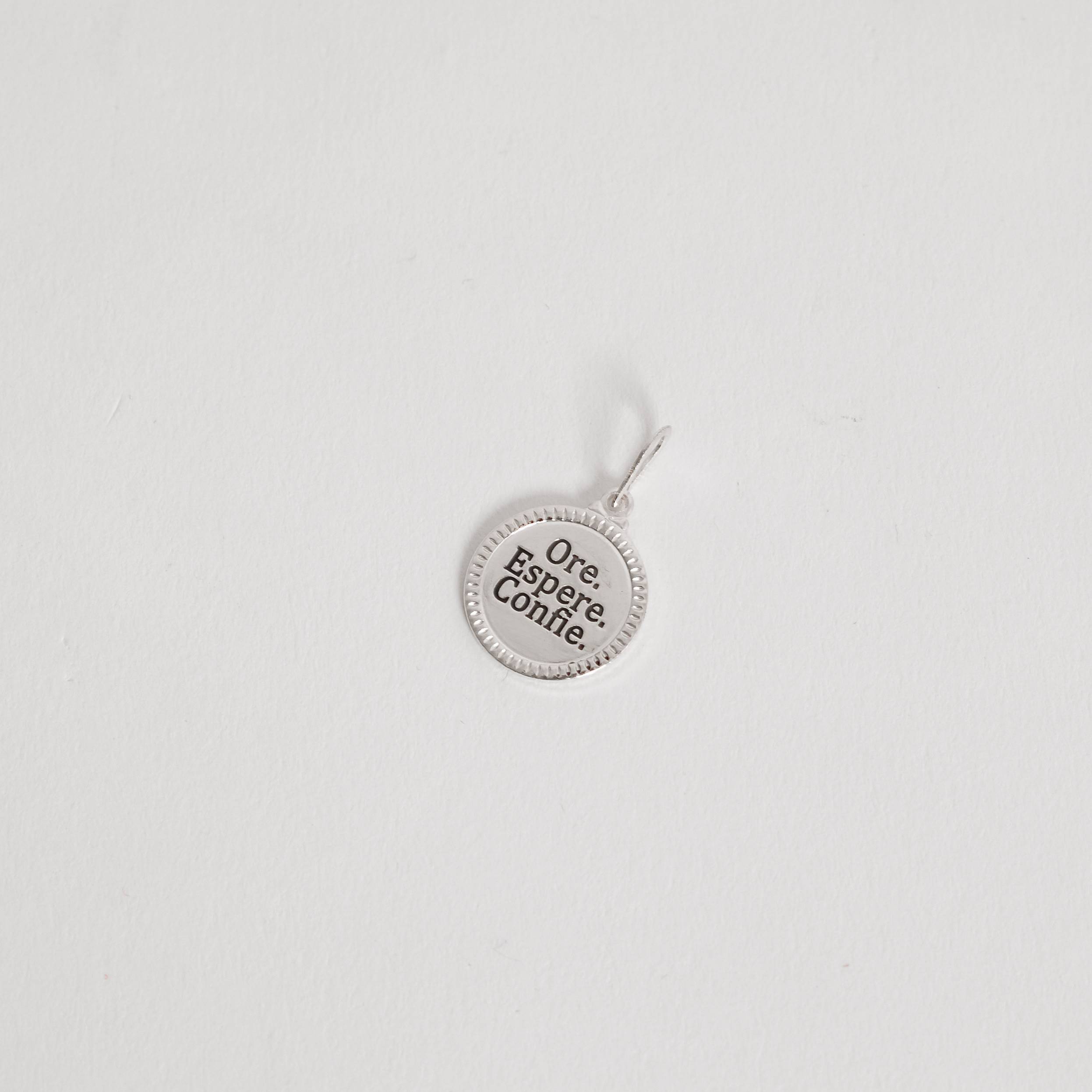 Imagem Pingente medalha ore, espere, confie resina 15mm