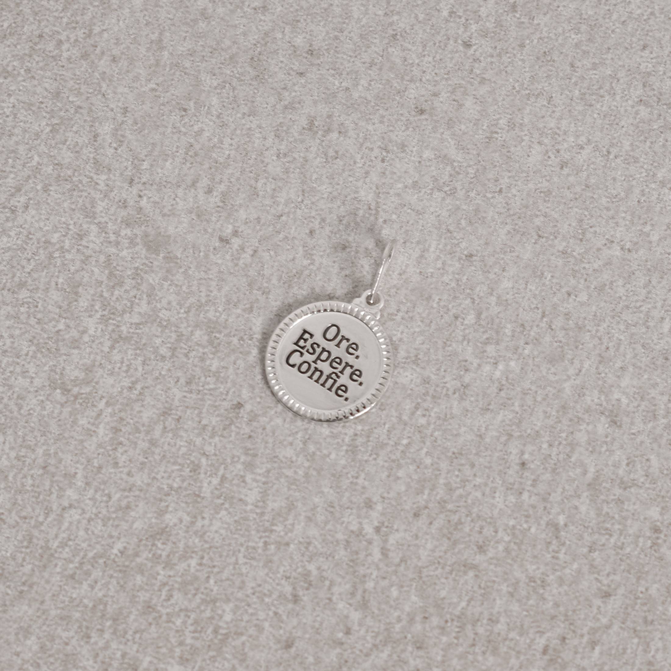 Imagem Secundária Pingente medalha ore, espere, confie resina 15mm