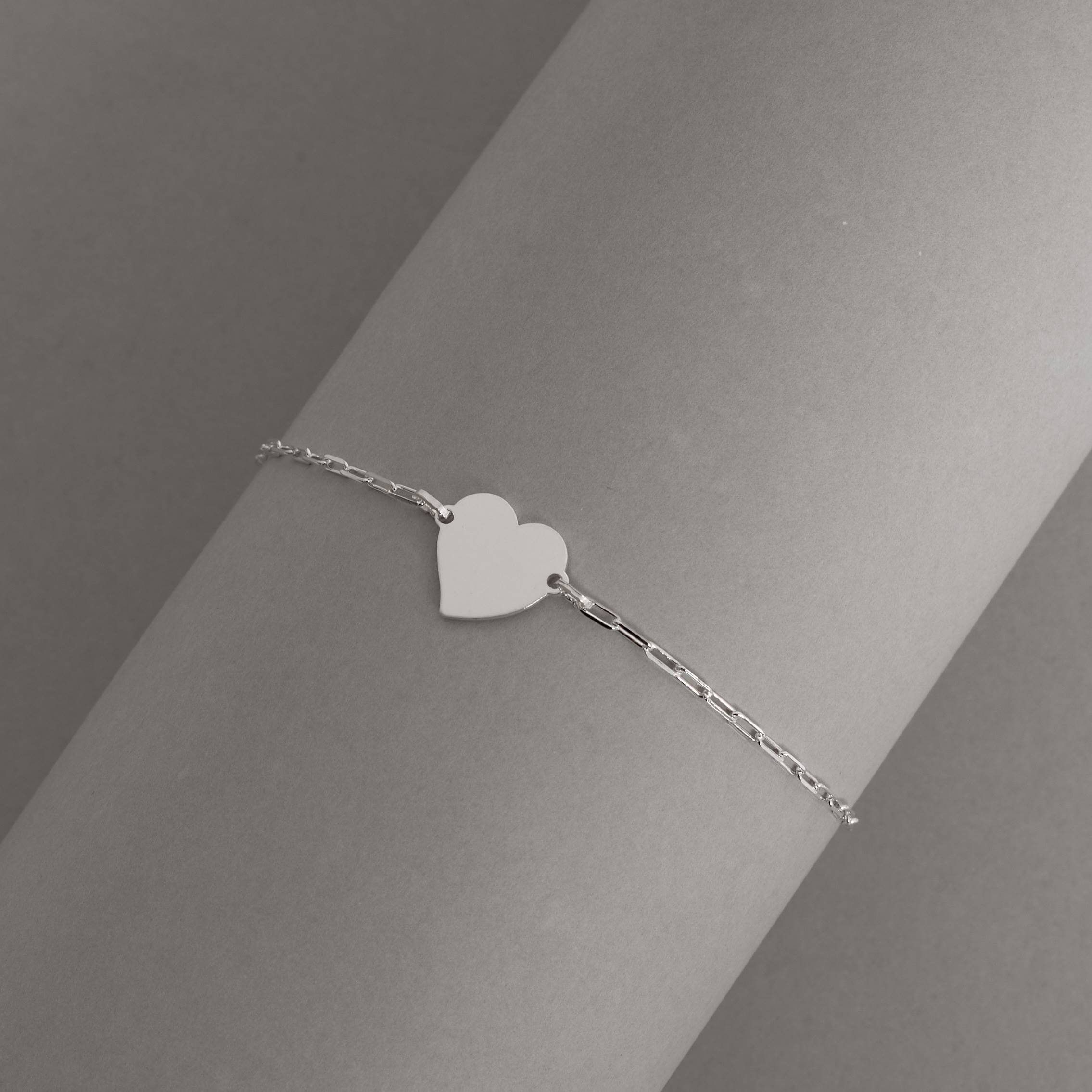 Imagem Pulseira entremeio coração 12mm corrente cartier